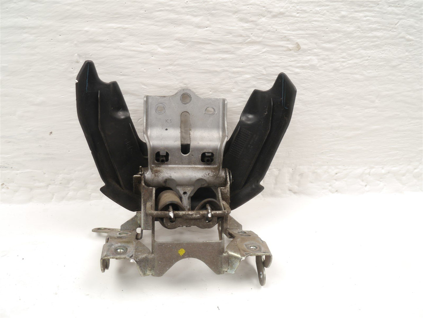 YAMAHA GPD125 NMAX 2021-2023 SEAT HINGE