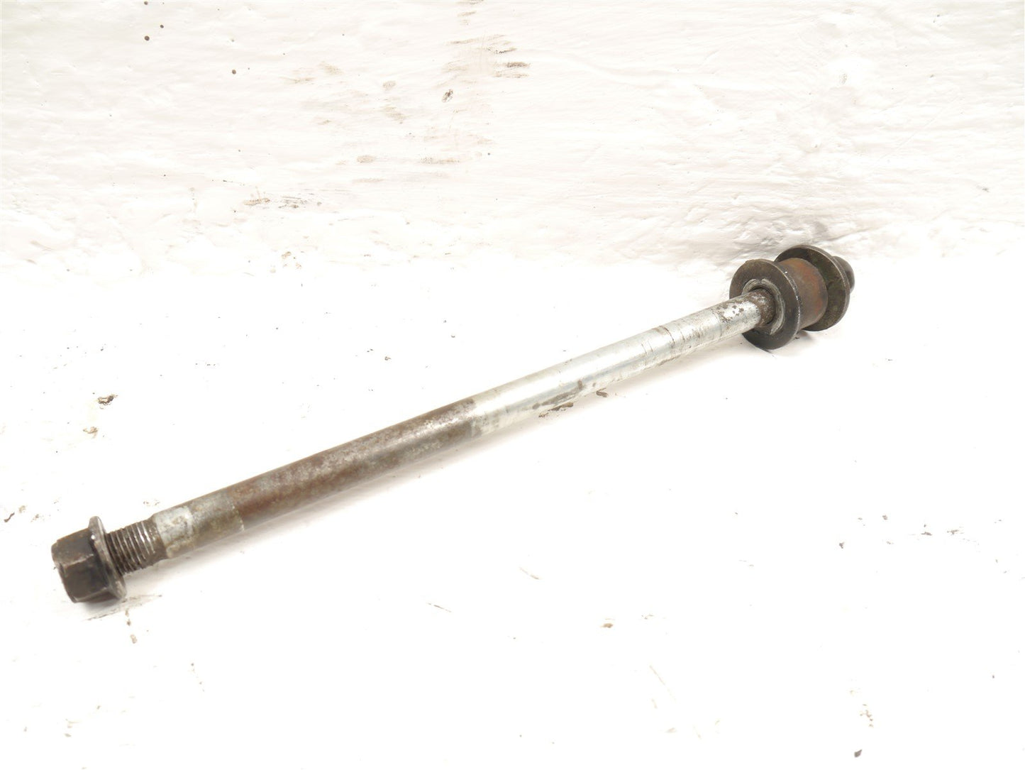 YAMAHA XVS 650 DRAGSTAR 1996-2007 REAR WHEEL SPINDLE
