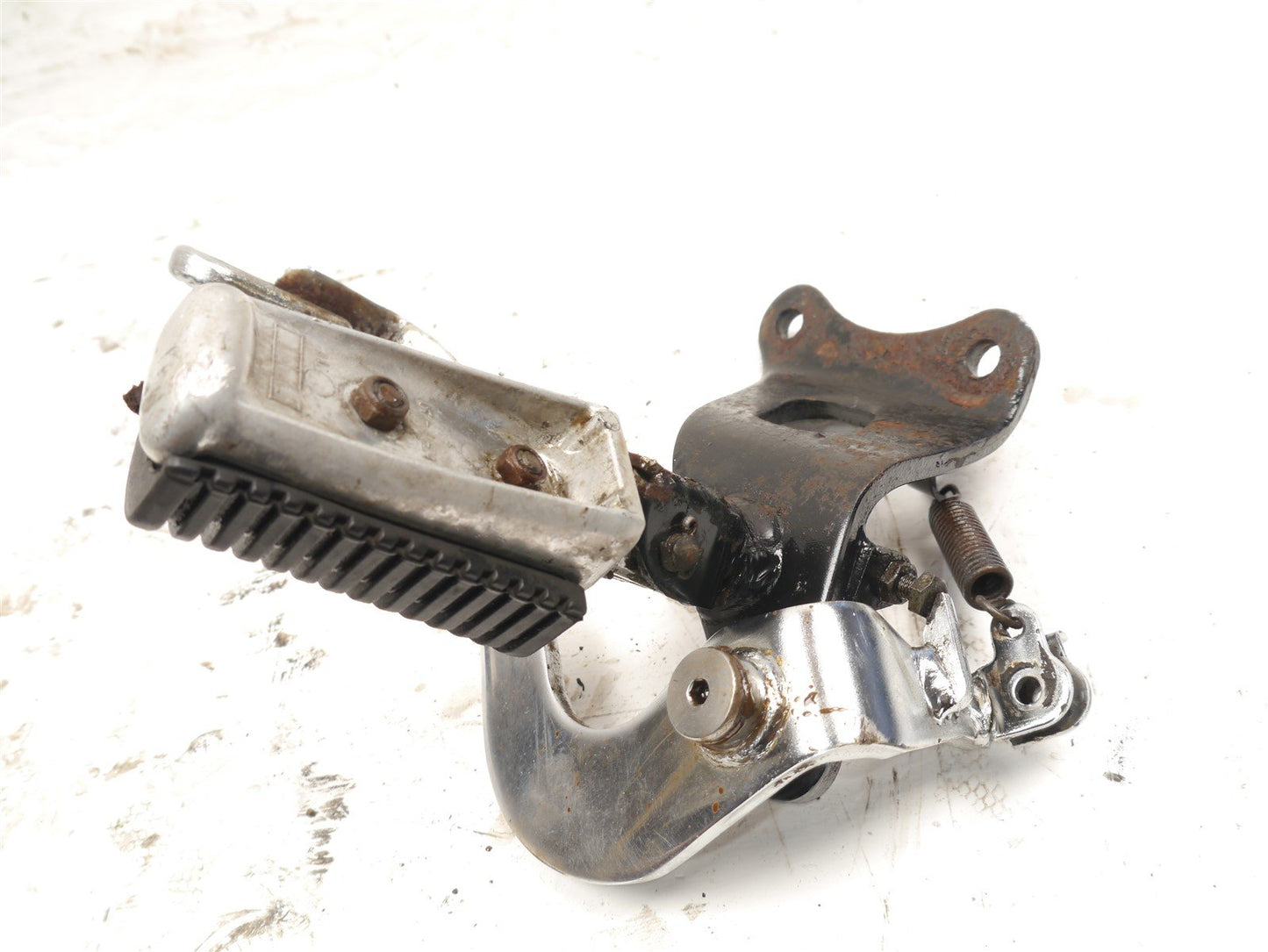 YAMAHA XVS 650 DRAGSTAR 1996-2007 FRONT RIGHT PEG REAR BRAKE LEVER & HANGER