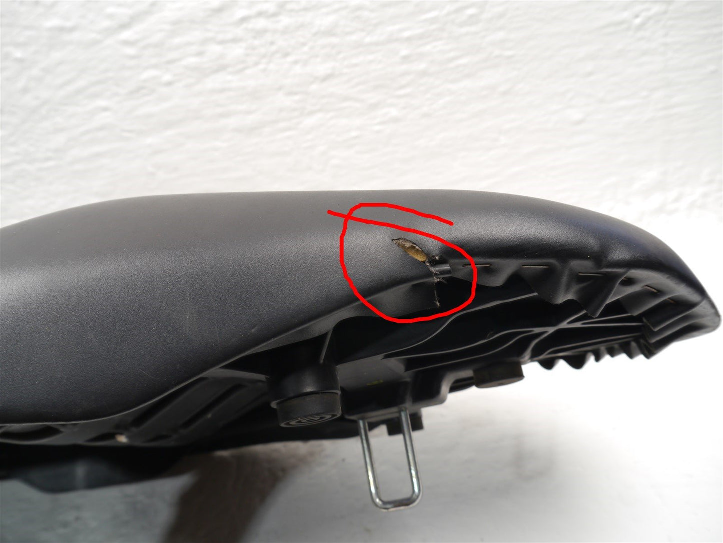 YAMAHA GPD125 NMAX 2021-2023 SEAT (TORN)