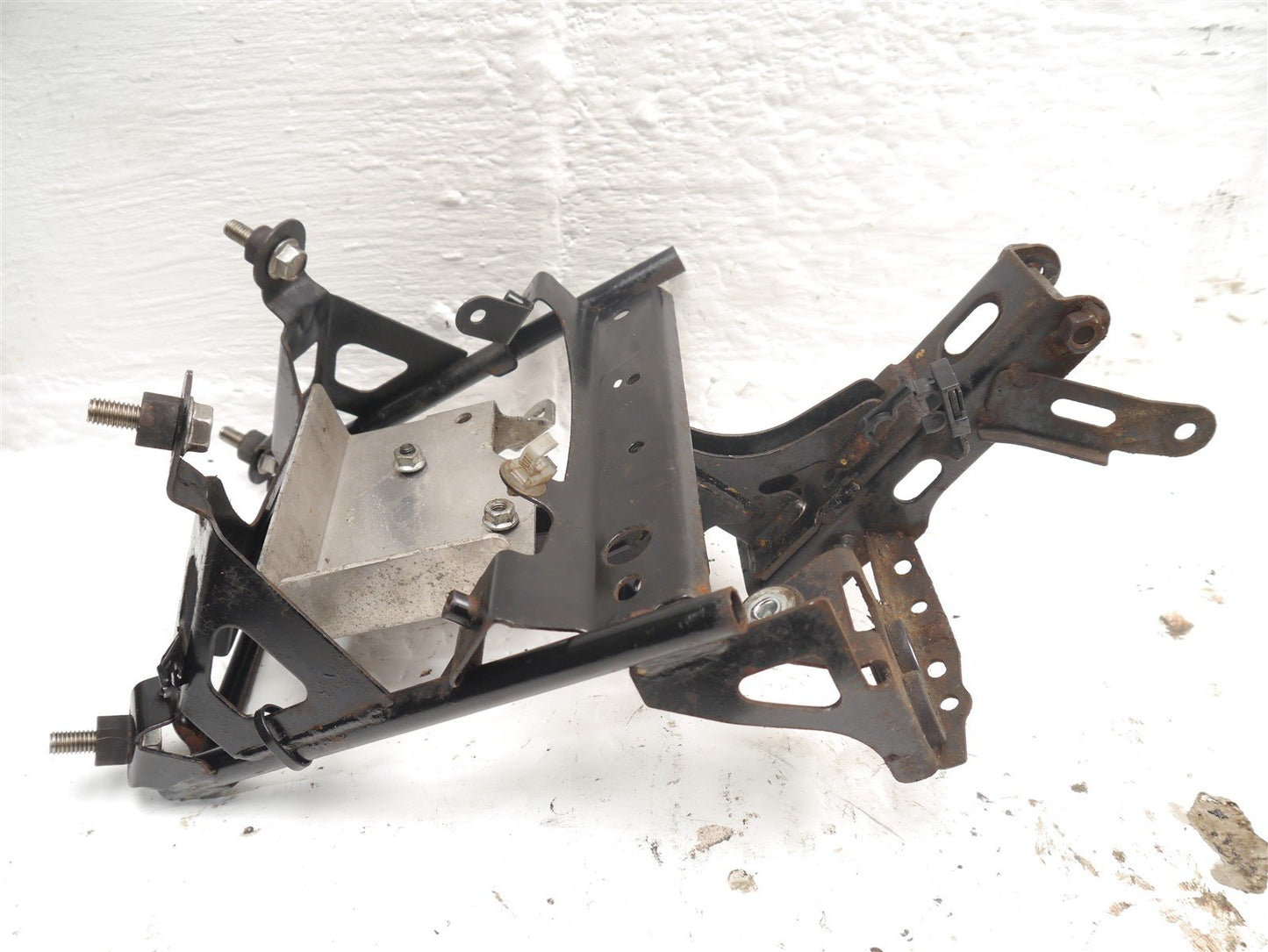 YAMAHA GPD125 NMAX 2015-2020 FRONT FAIRING SCREEN MOUNT