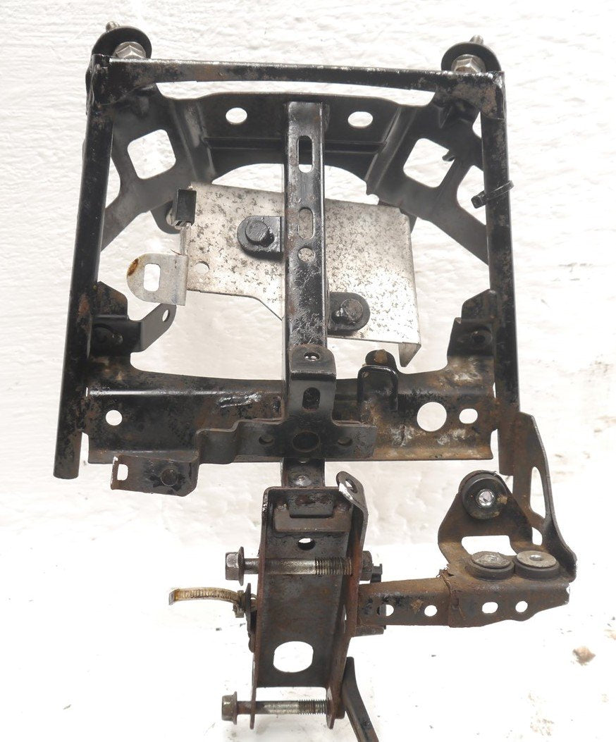 YAMAHA GPD125 NMAX 2015-2020 FRONT FAIRING SCREEN MOUNT
