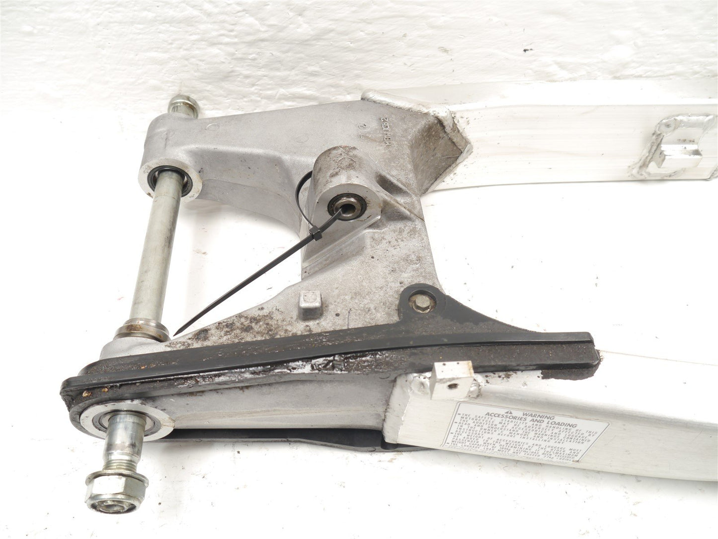 HONDA CBR600 F4 1999-2000 SWINGARM 9K