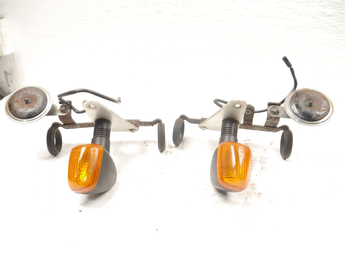 SUZUKI GSX750 W INAZUMA 1997-2002 HEADLIGHT MOUNTS & INDICATORS & HORNS