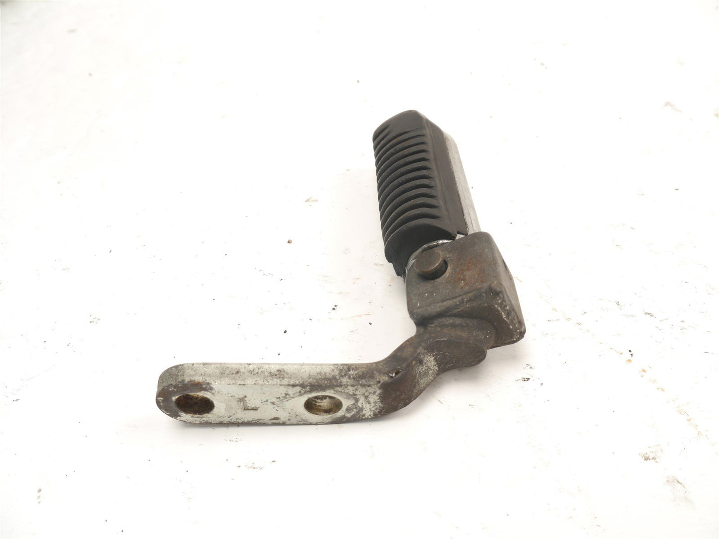 SUZUKI GSX750 W INAZUMA 1997-2002 FRONT LEFT PEG & HANGER