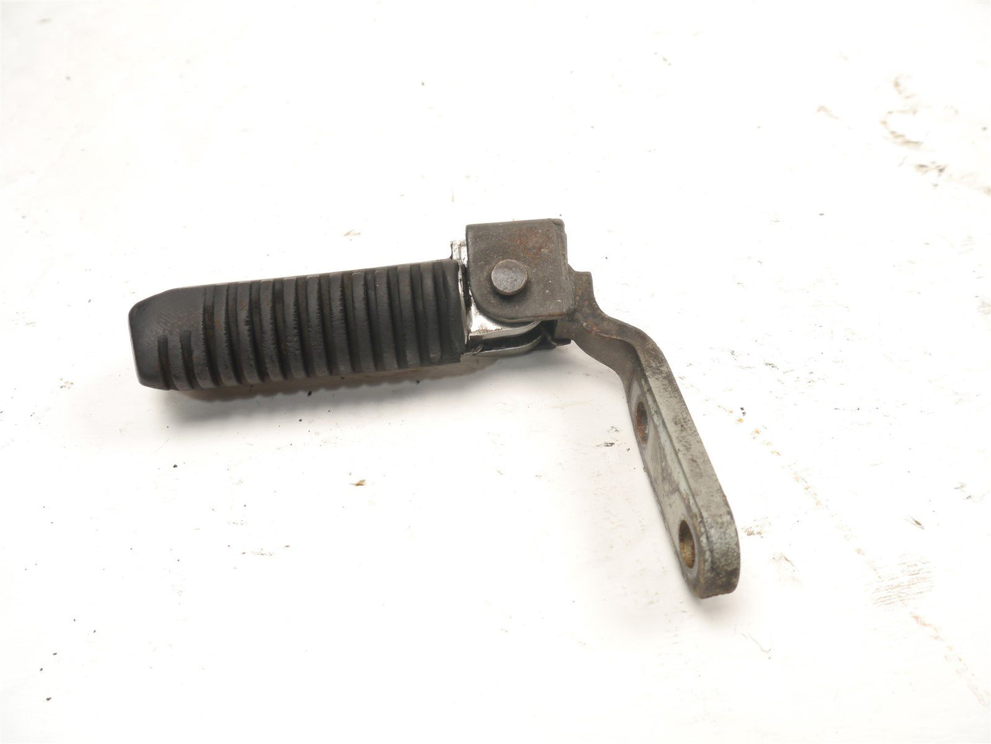 SUZUKI GSX750 W INAZUMA 1997-2002 FRONT LEFT PEG & HANGER
