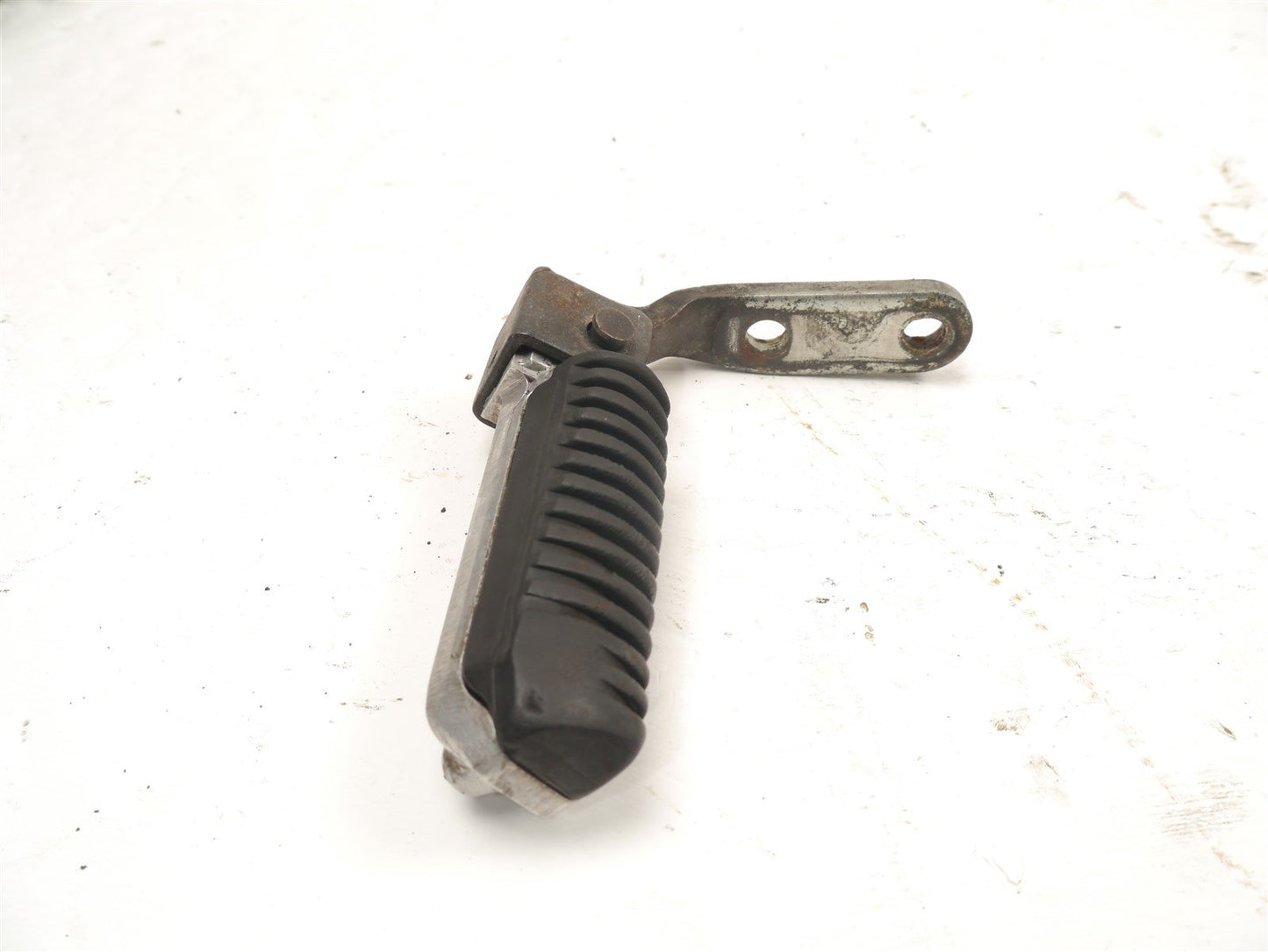 SUZUKI GSX750 W INAZUMA 1997-2002 FRONT LEFT PEG & HANGER