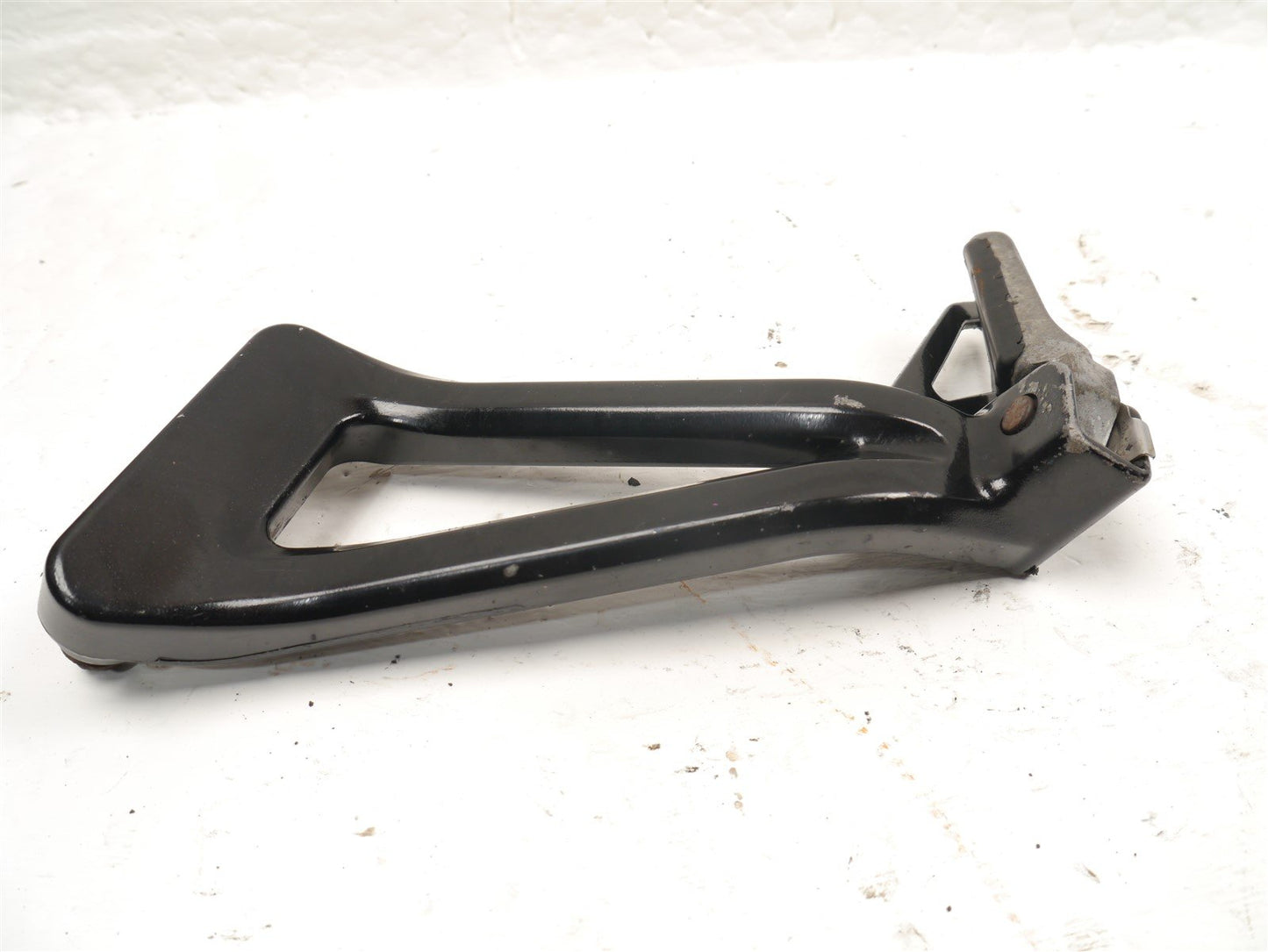 SUZUKI GSX750 W INAZUMA 1997-2002 LEFT REAR FOOTREST HANGER & PEG
