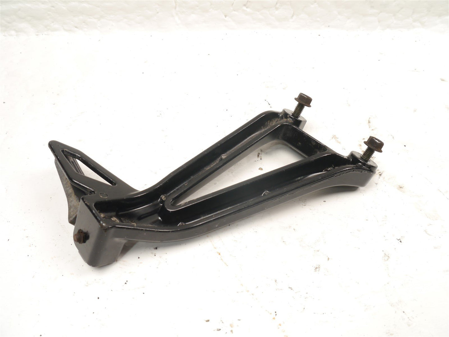 SUZUKI GSX750 W INAZUMA 1997-2002 LEFT REAR FOOTREST HANGER & PEG