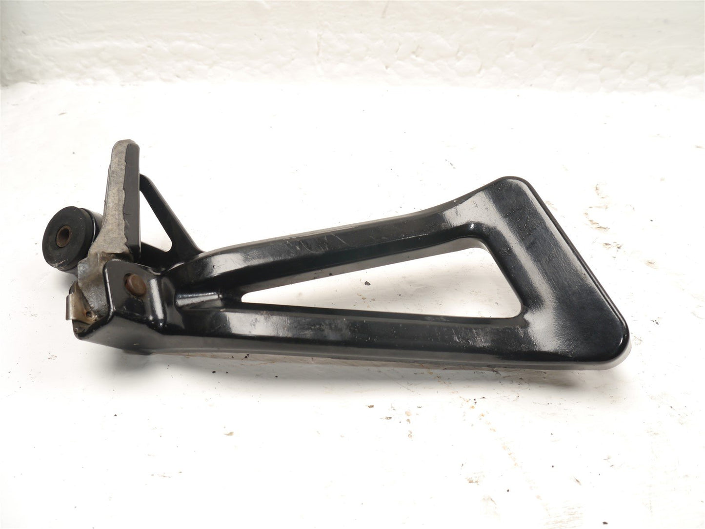 SUZUKI GSX750 W INAZUMA 1997-2002 RIGHT REAR FOOTREST HANGER & PEG