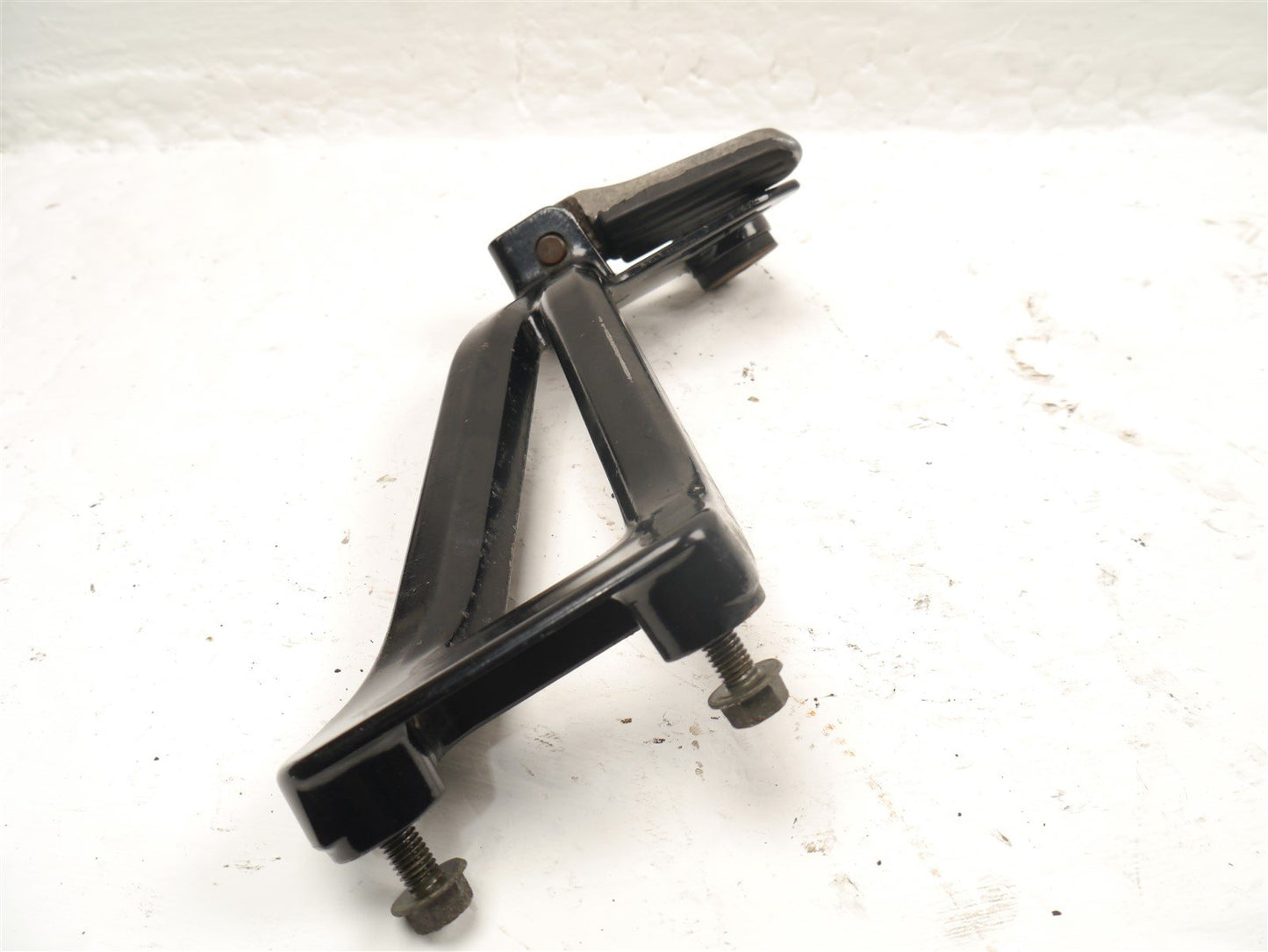 SUZUKI GSX750 W INAZUMA 1997-2002 RIGHT REAR FOOTREST HANGER & PEG