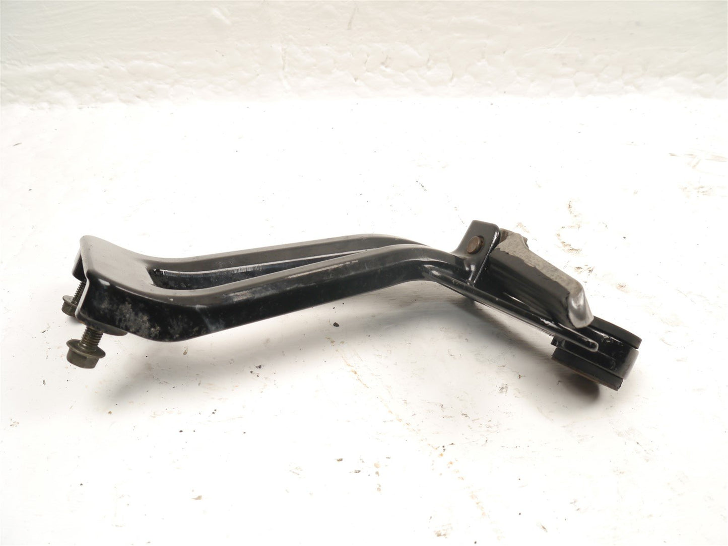 SUZUKI GSX750 W INAZUMA 1997-2002 RIGHT REAR FOOTREST HANGER & PEG
