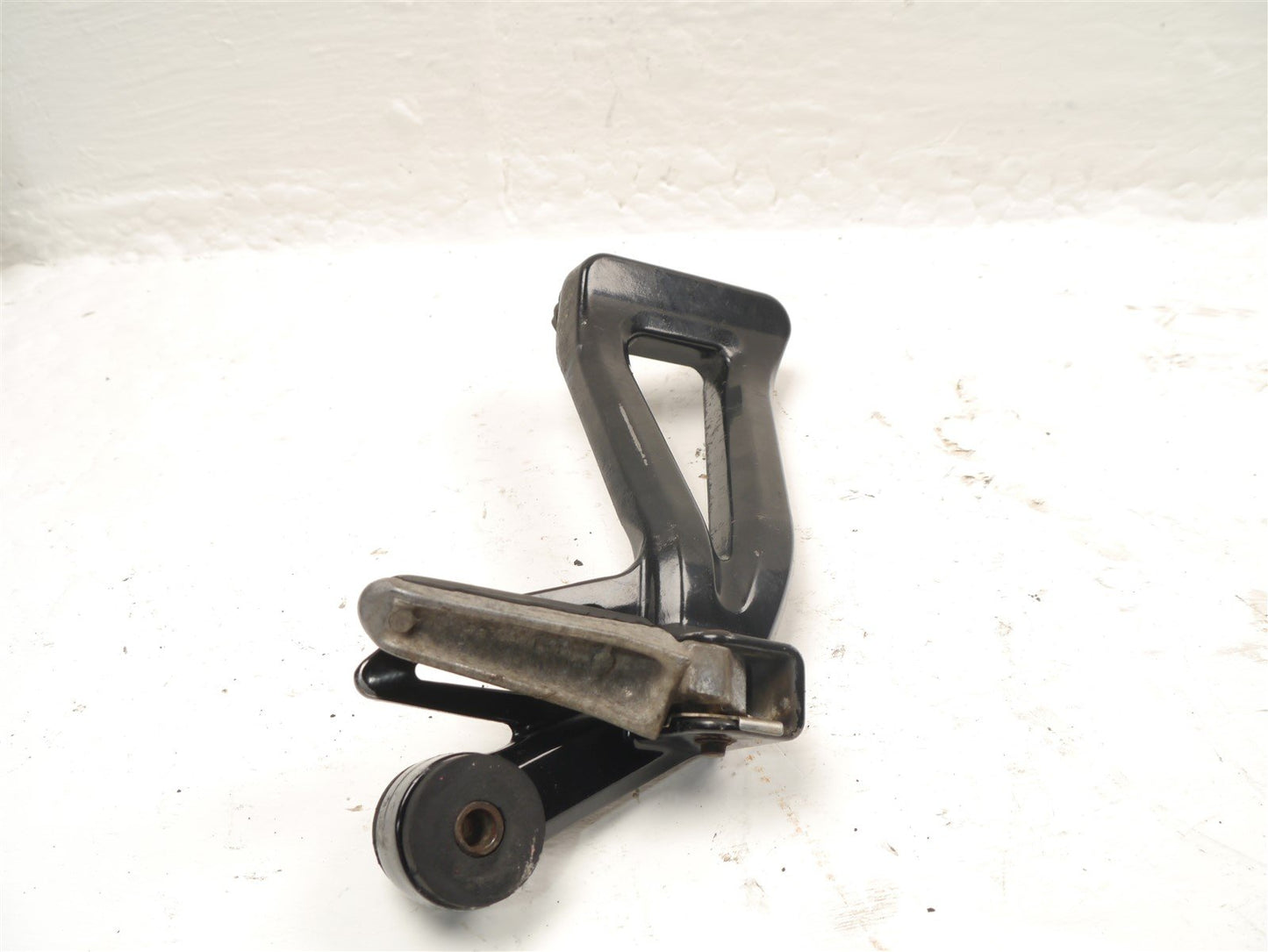 SUZUKI GSX750 W INAZUMA 1997-2002 RIGHT REAR FOOTREST HANGER & PEG