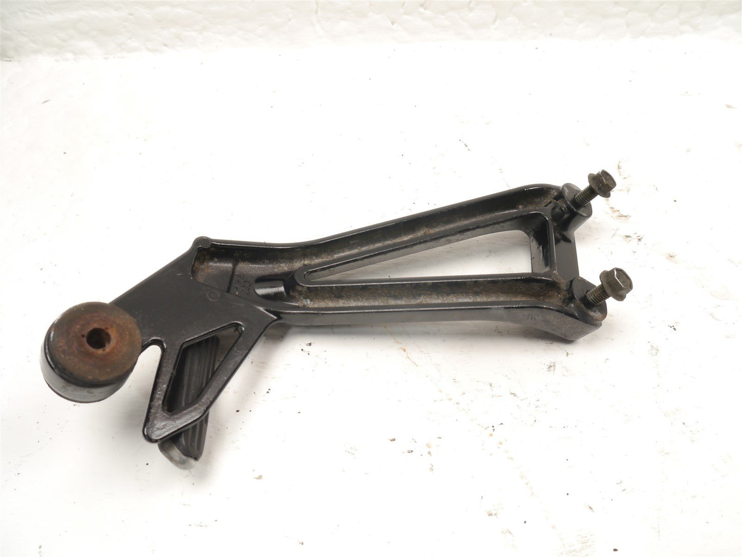 SUZUKI GSX750 W INAZUMA 1997-2002 RIGHT REAR FOOTREST HANGER & PEG