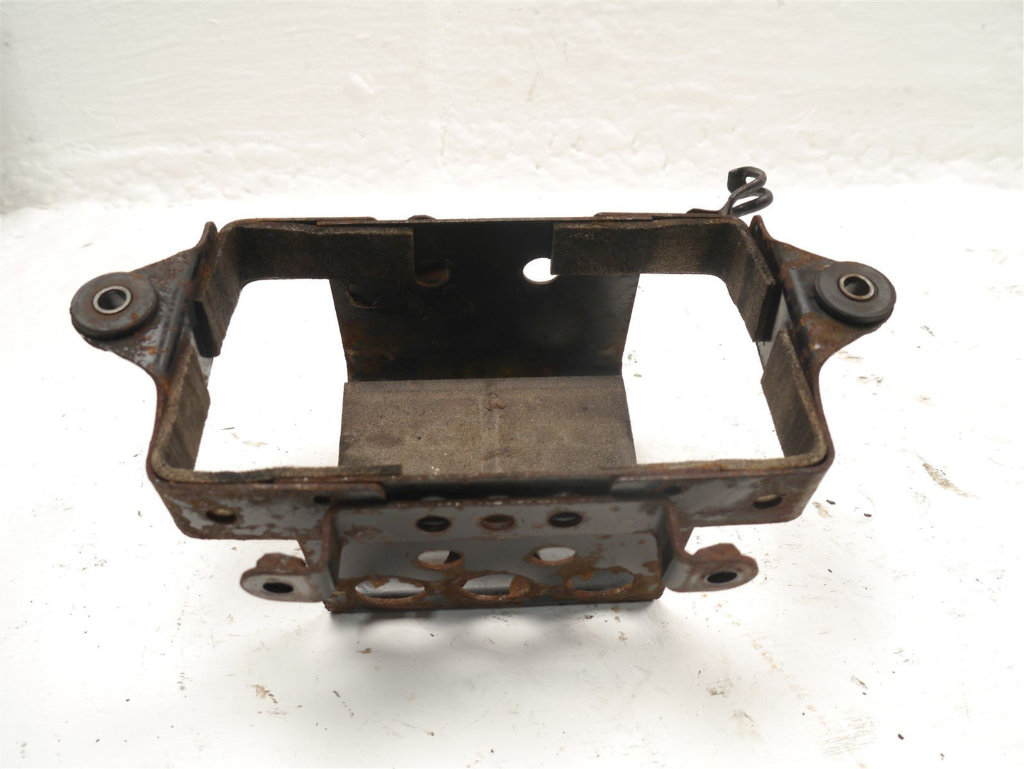 SUZUKI GSX750 W INAZUMA 1997-2002 BATTERY TRAY