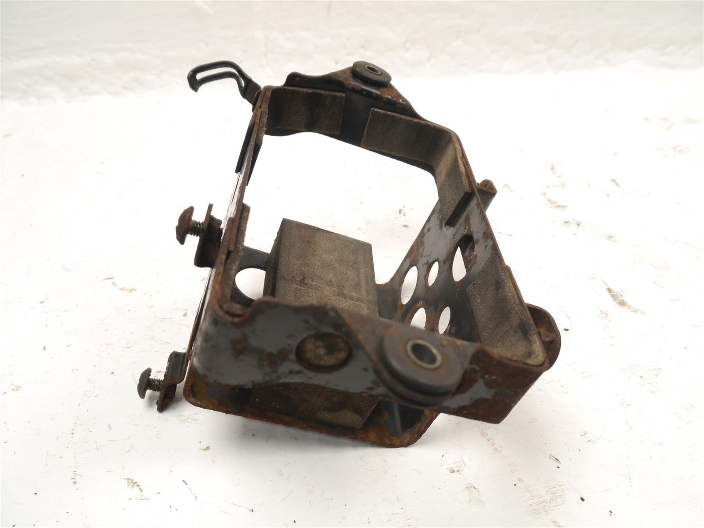 SUZUKI GSX750 W INAZUMA 1997-2002 BATTERY TRAY
