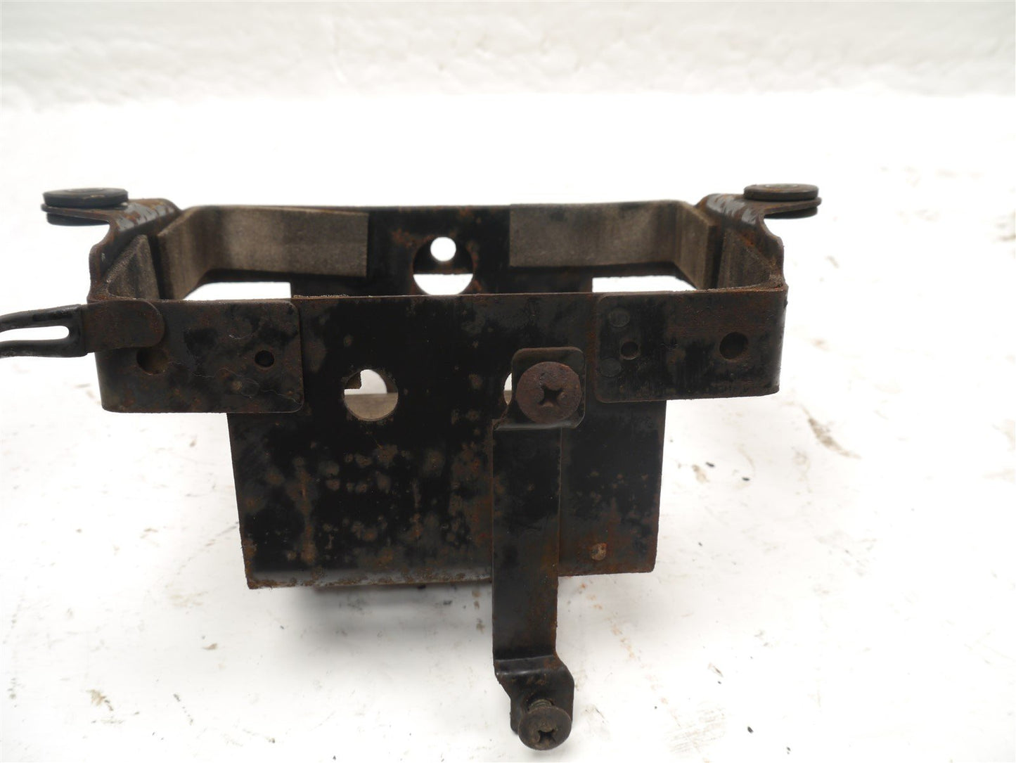 SUZUKI GSX750 W INAZUMA 1997-2002 BATTERY TRAY