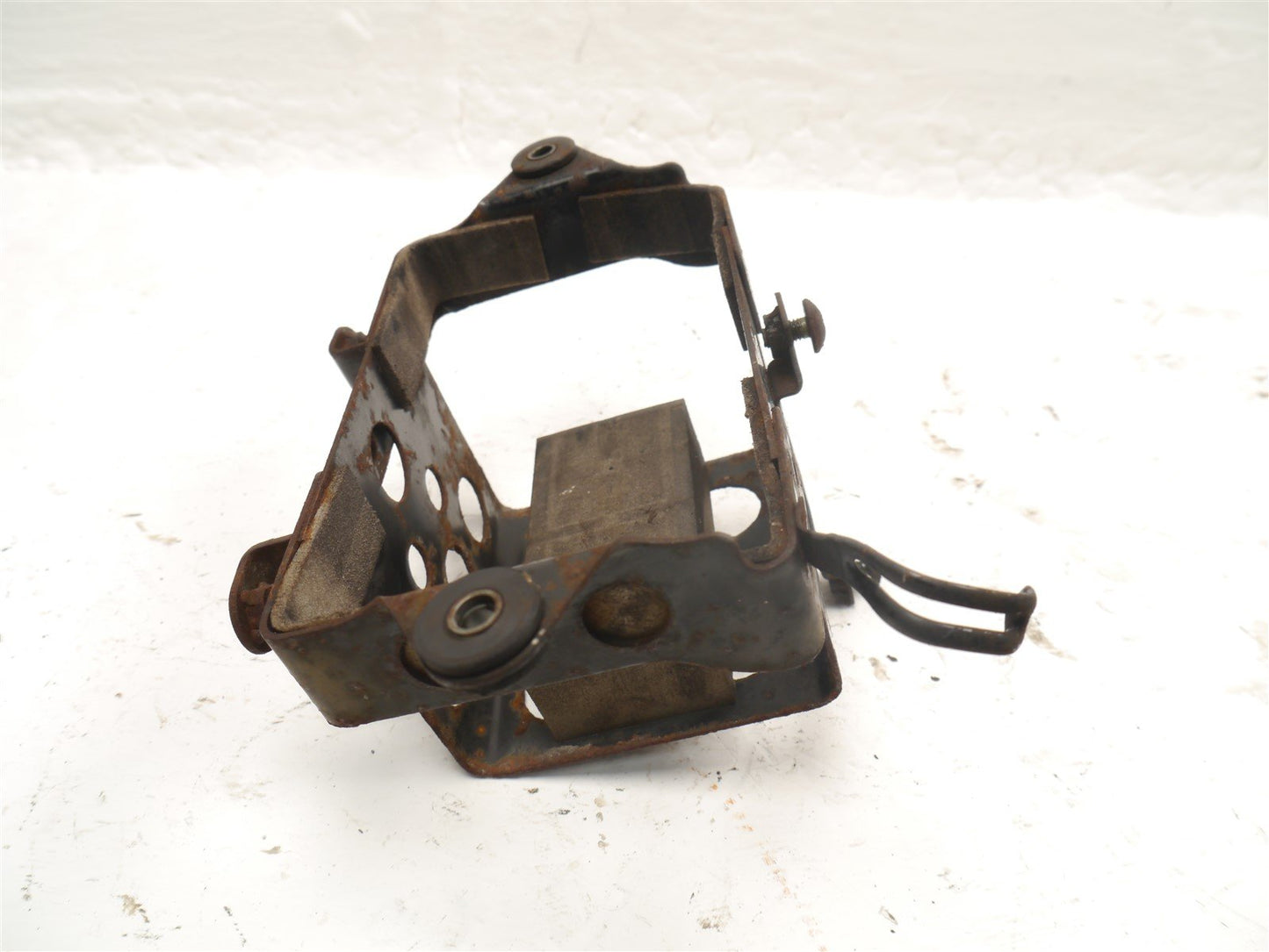 SUZUKI GSX750 W INAZUMA 1997-2002 BATTERY TRAY