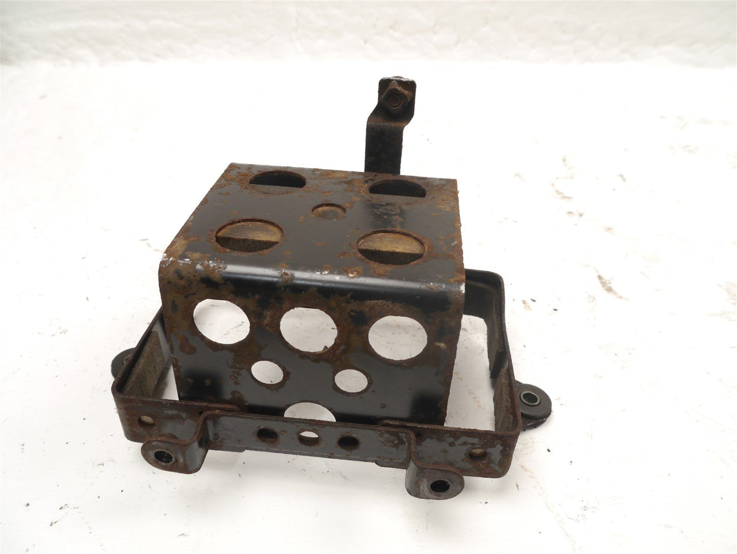 SUZUKI GSX750 W INAZUMA 1997-2002 BATTERY TRAY