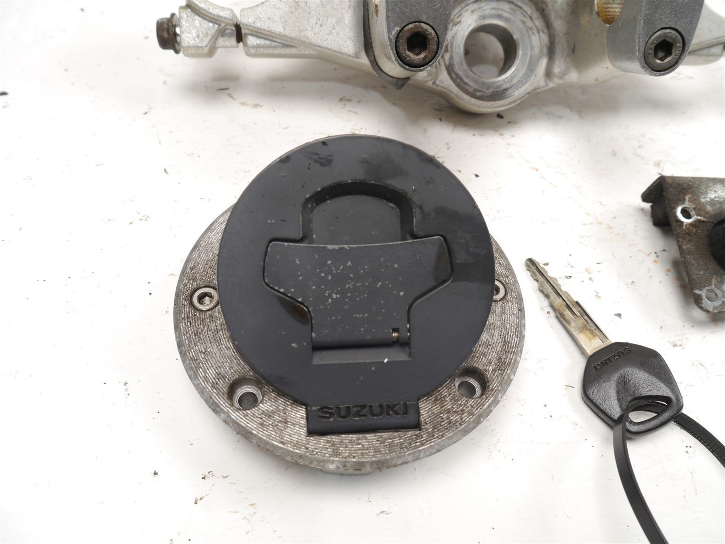 SUZUKI GSX750 W INAZUMA 1997-2002 IGNITION LOCK SET & TOP YOKE
