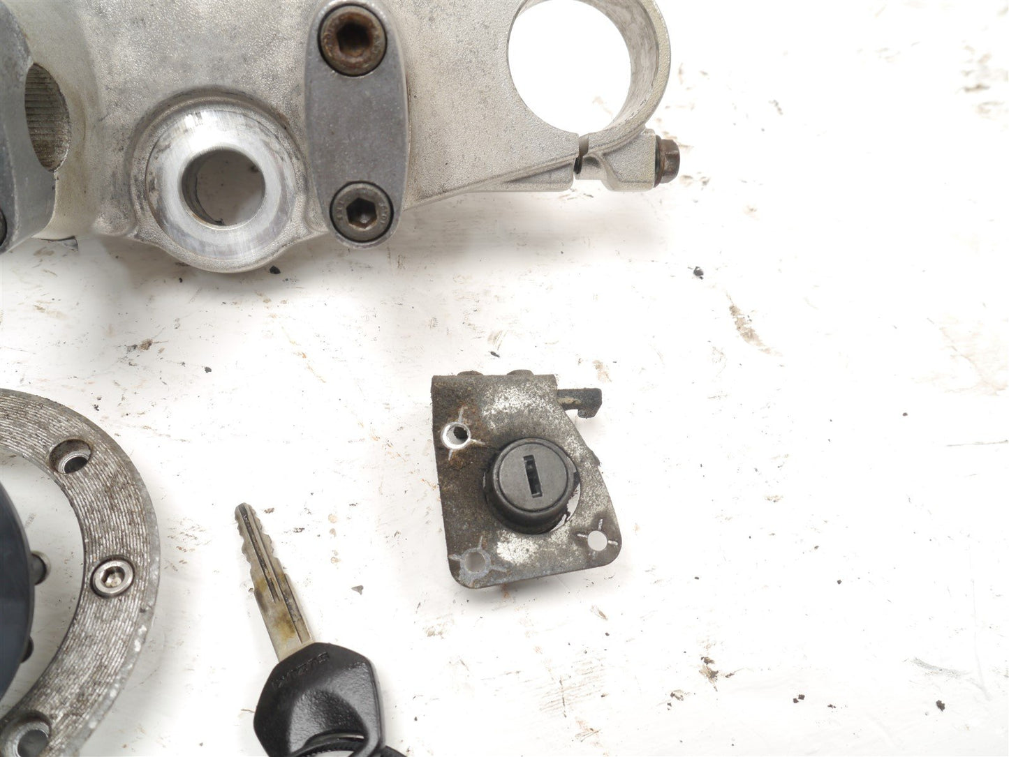 SUZUKI GSX750 W INAZUMA 1997-2002 IGNITION LOCK SET & TOP YOKE