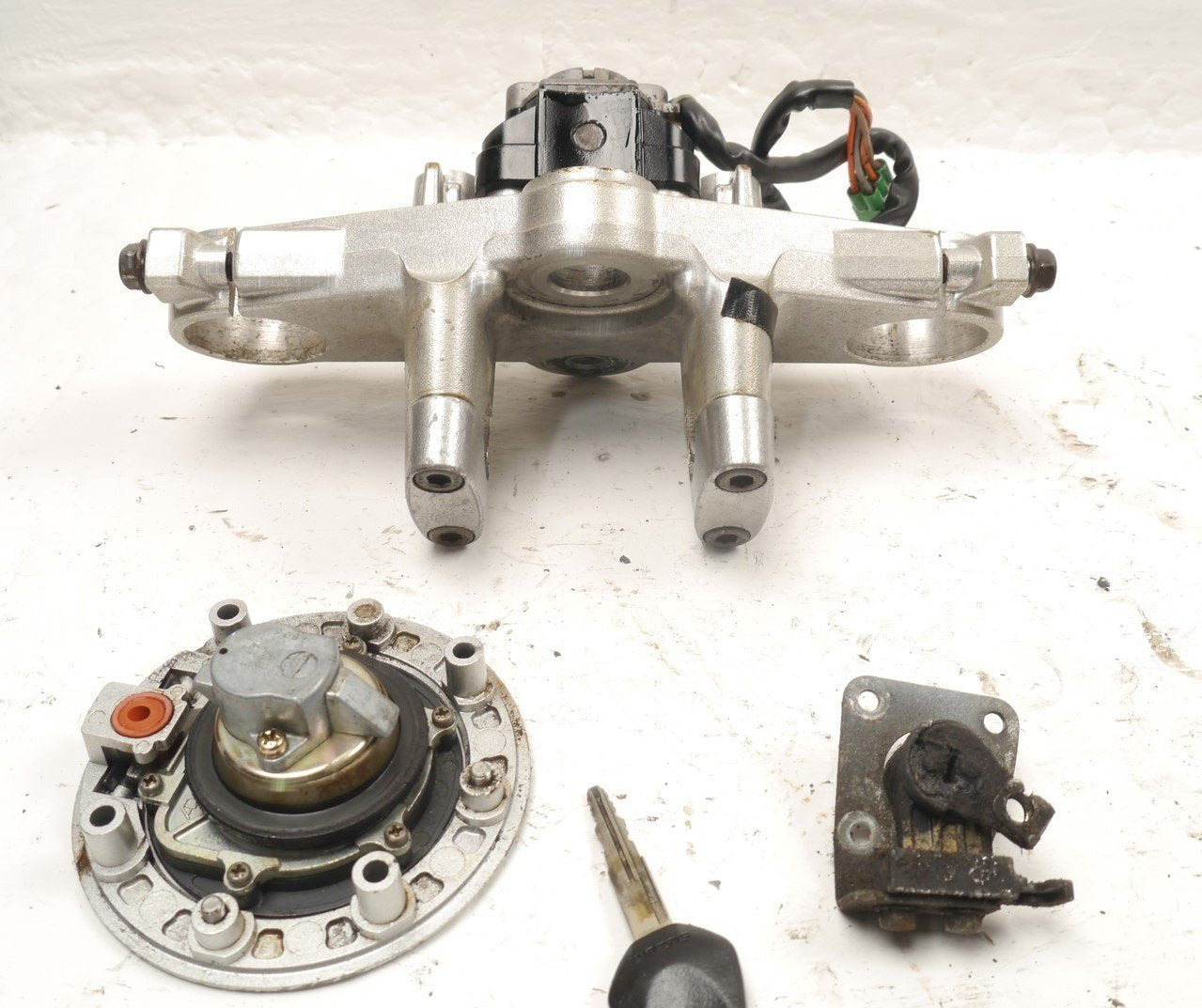 SUZUKI GSX750 W INAZUMA 1997-2002 IGNITION LOCK SET & TOP YOKE