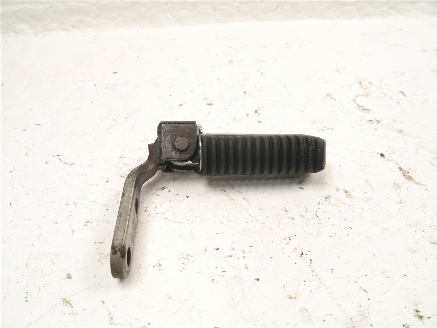 SUZUKI GSX750 W INAZUMA 1997-2002 FRONT RIGHT FOOTREST HANGER & PEG