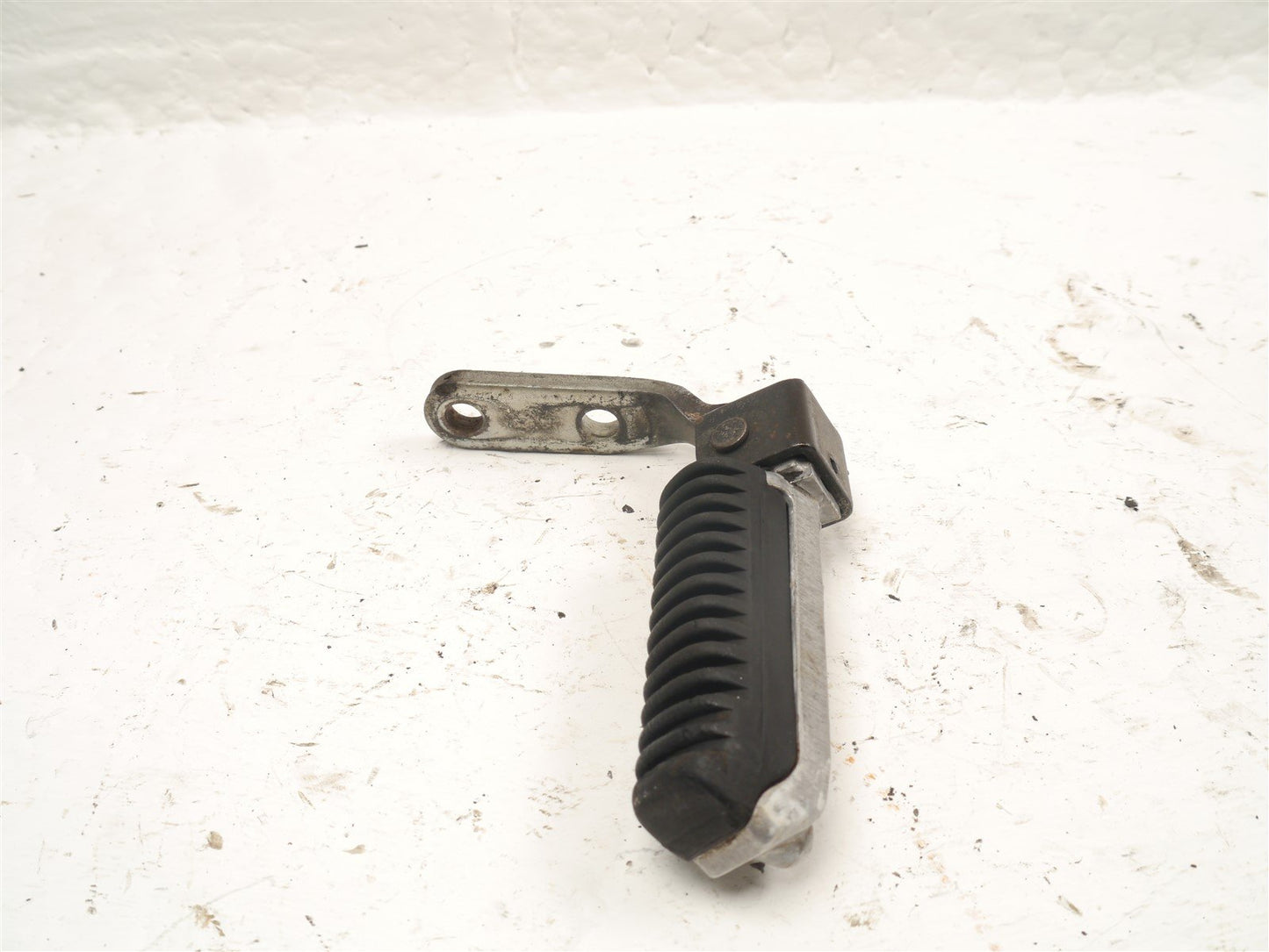 SUZUKI GSX750 W INAZUMA 1997-2002 FRONT RIGHT FOOTREST HANGER & PEG