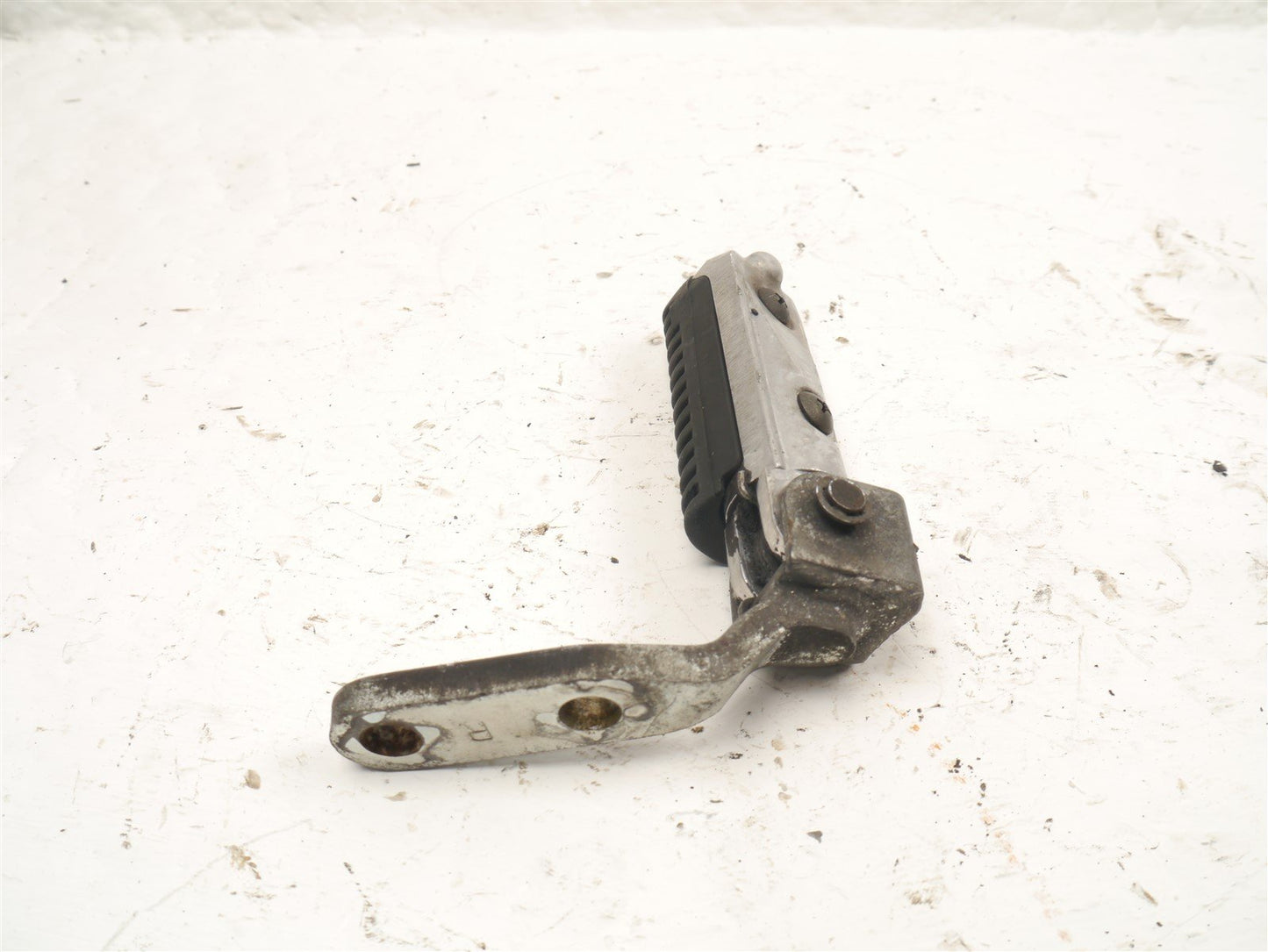 SUZUKI GSX750 W INAZUMA 1997-2002 FRONT RIGHT FOOTREST HANGER & PEG
