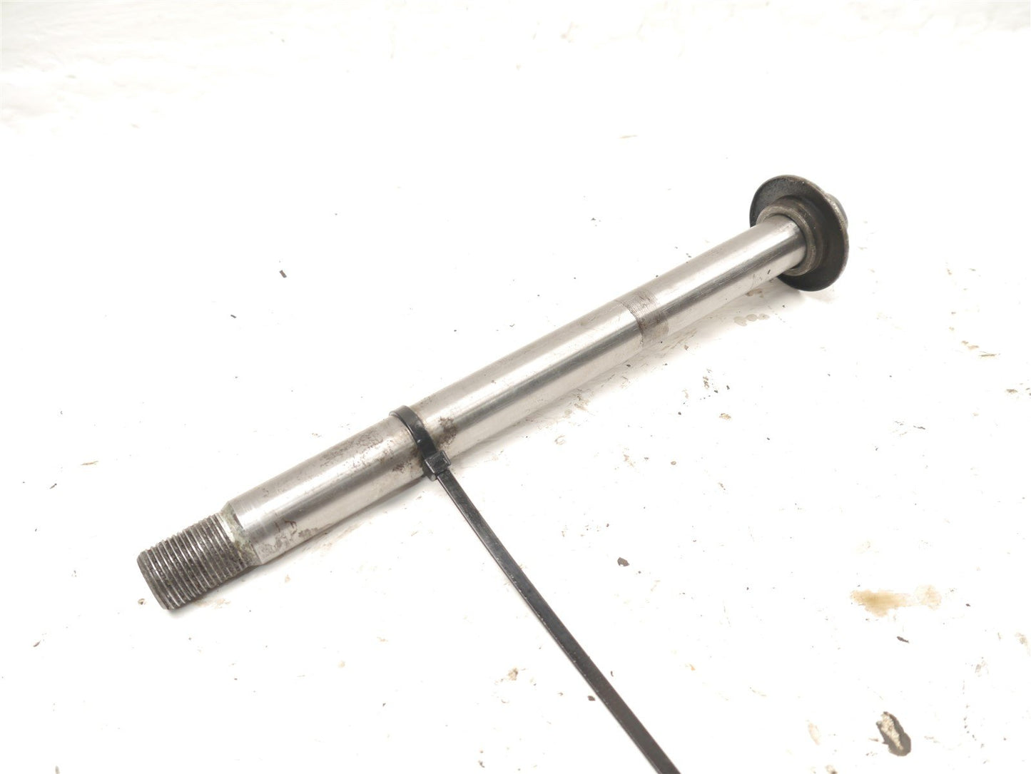 SUZUKI GSX750 W INAZUMA 1997-2002 FRONT WHEEL SPINDLE