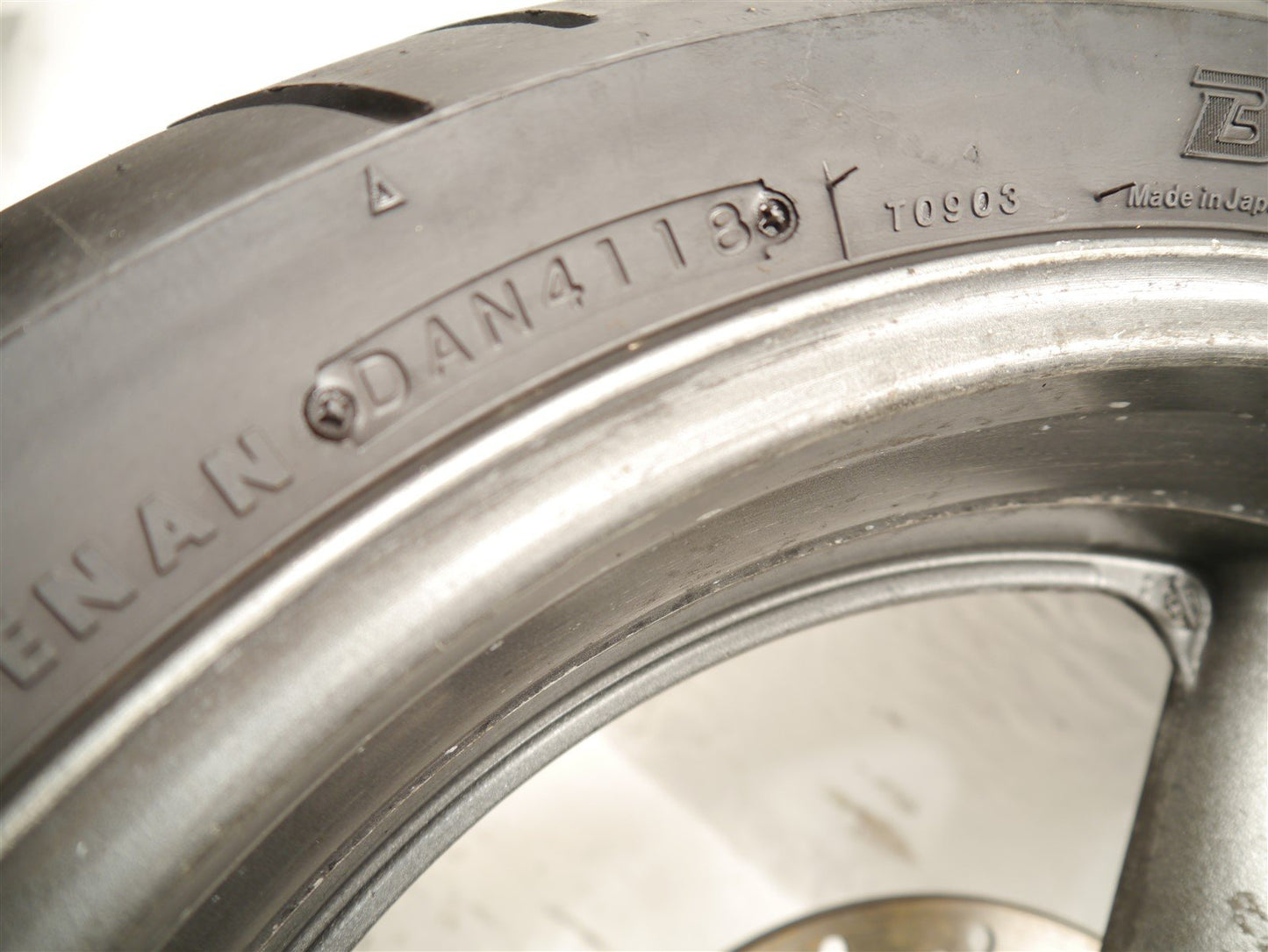 SUZUKI GSX750 W INAZUMA 1997-2002 REAR WHEEL & TIRE