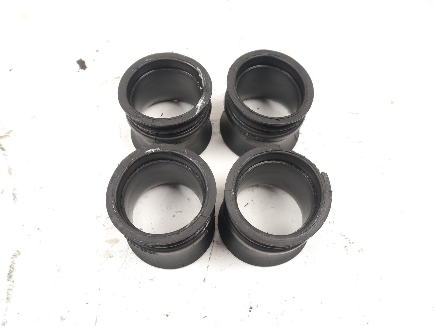 SUZUKI GSX750 W INAZUMA 1997-2002 AIRBOX TO CARB RUBBERS