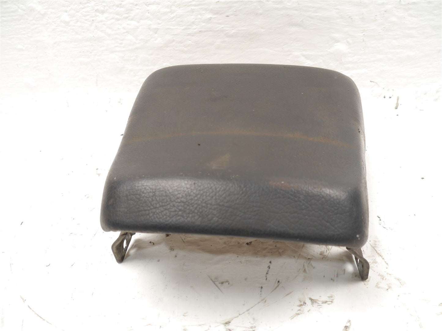 KAWASAKI GPZ600R REAR SEAT (TORN)