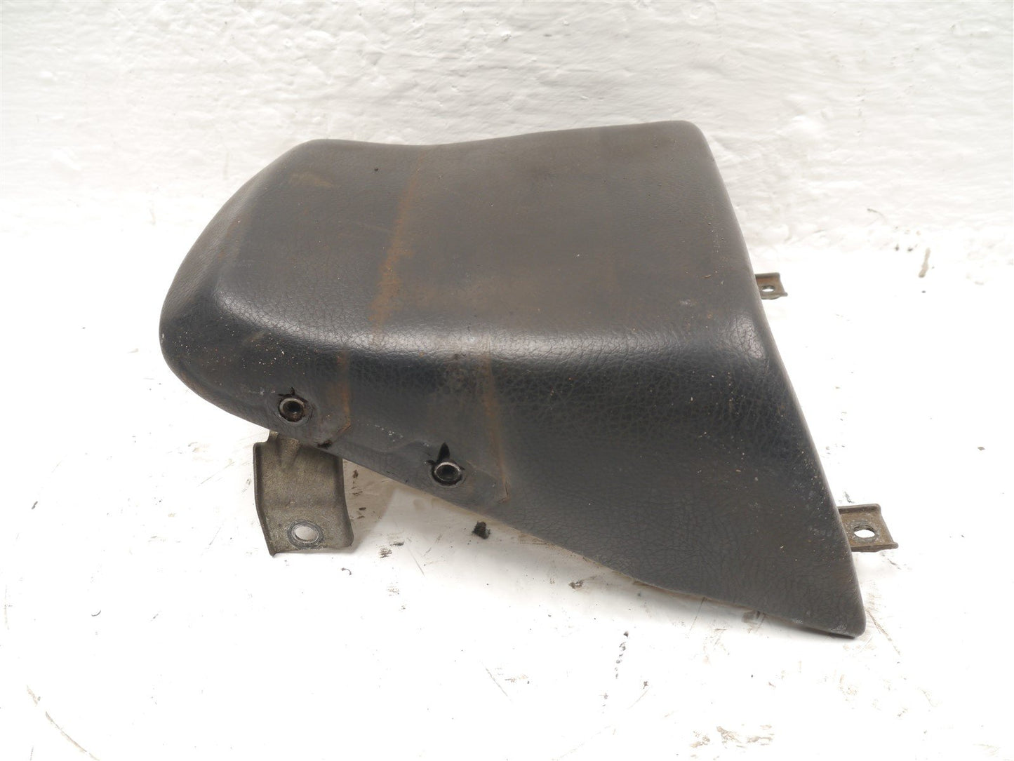 KAWASAKI GPZ600R REAR SEAT (TORN)