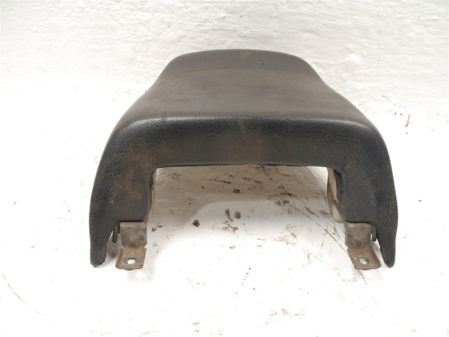 KAWASAKI GPZ600R REAR SEAT (TORN)