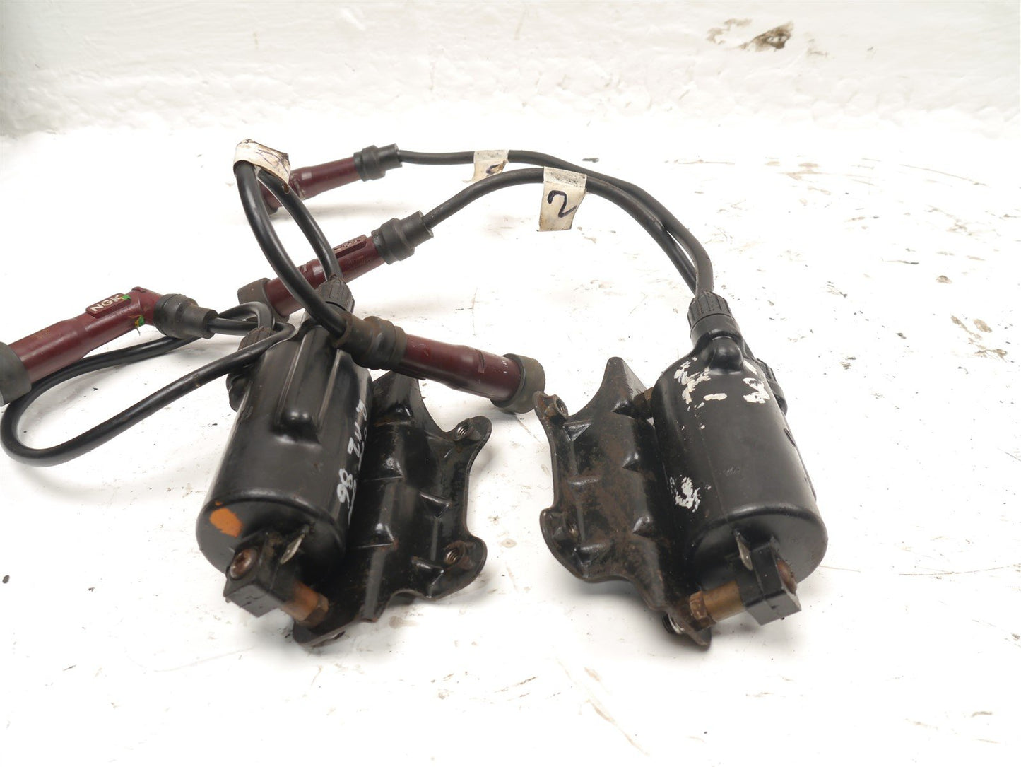 KAWASAKI GPZ600R IGNITION COIOLS & MOUNTS X 2