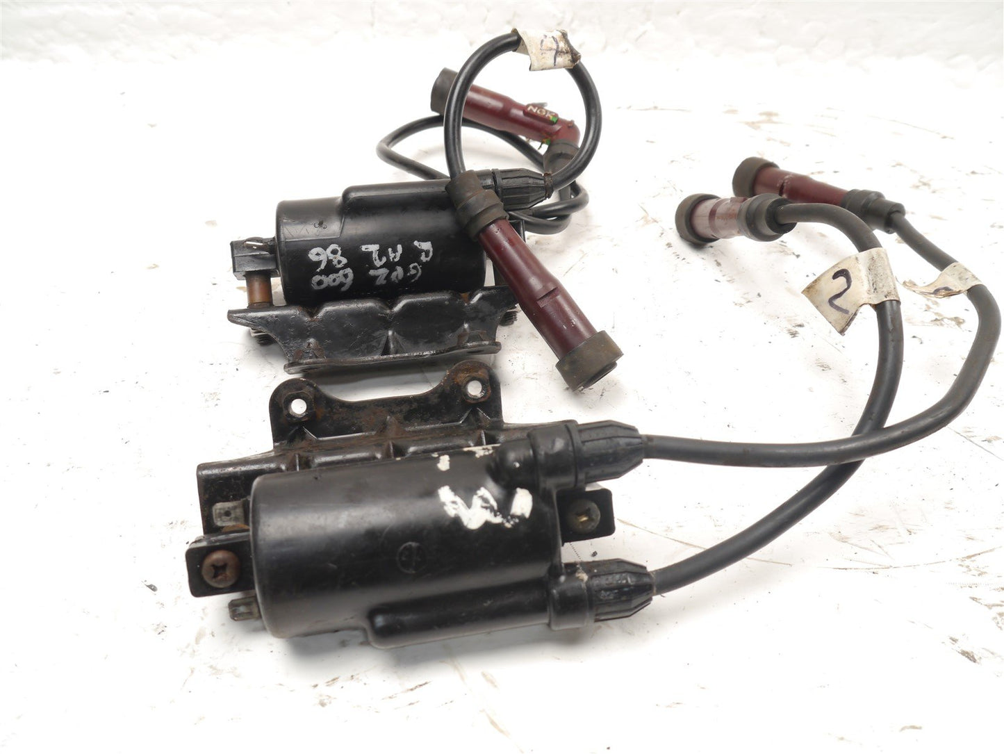 KAWASAKI GPZ600R IGNITION COIOLS & MOUNTS X 2