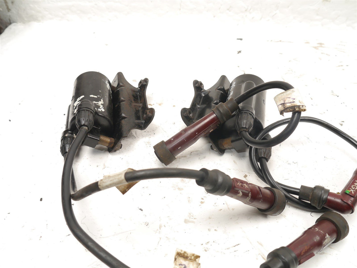 KAWASAKI GPZ600R IGNITION COIOLS & MOUNTS X 2