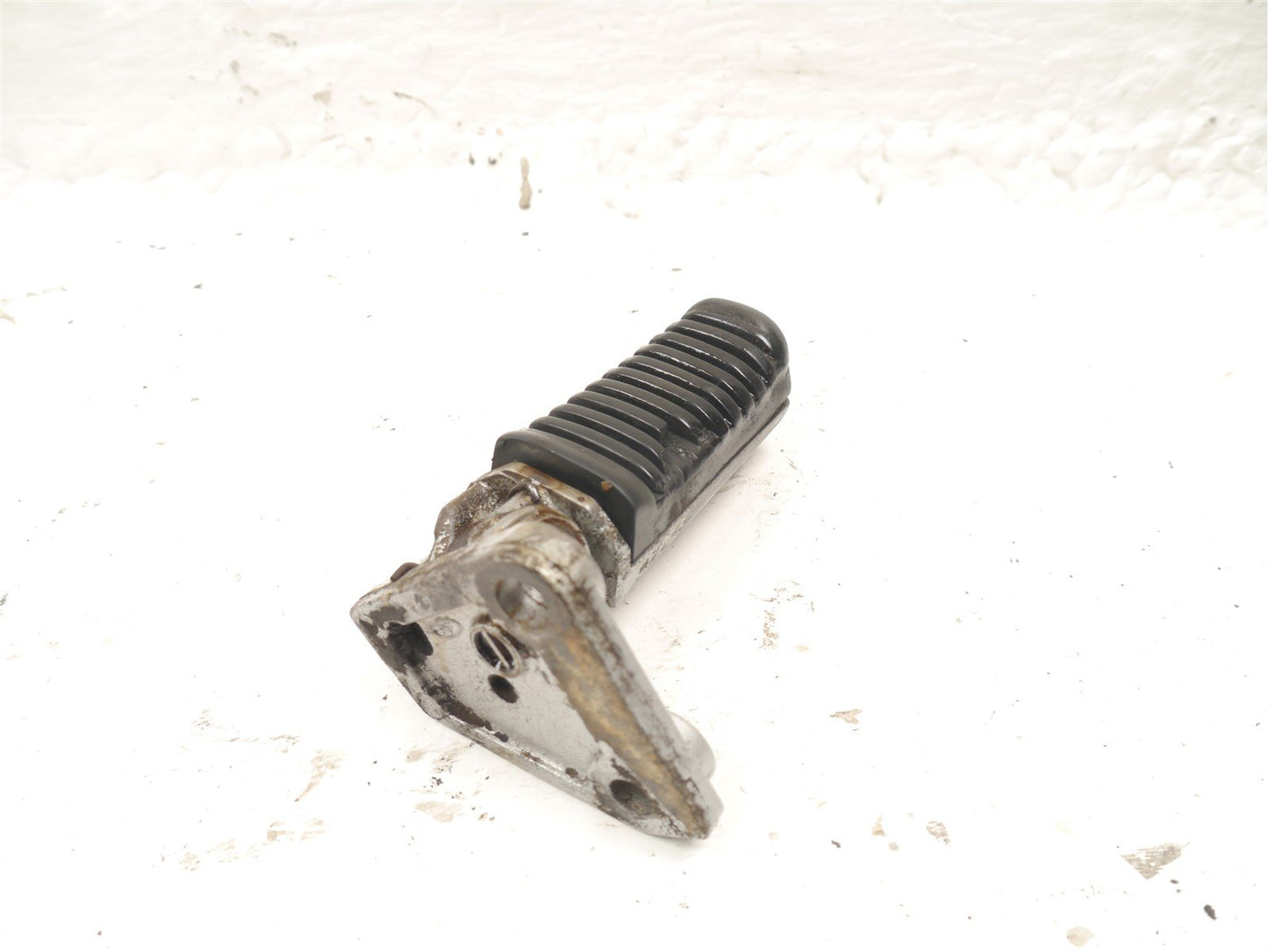 KAWASAKI GPZ600R FRONT LEFT FOOTREST HANGER & PEG