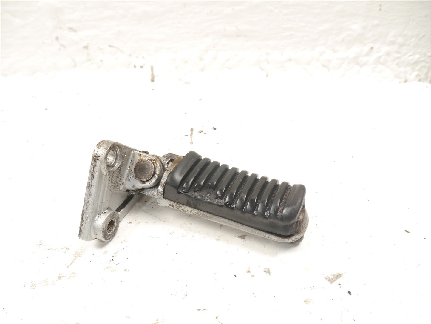 KAWASAKI GPZ600R FRONT LEFT FOOTREST HANGER & PEG