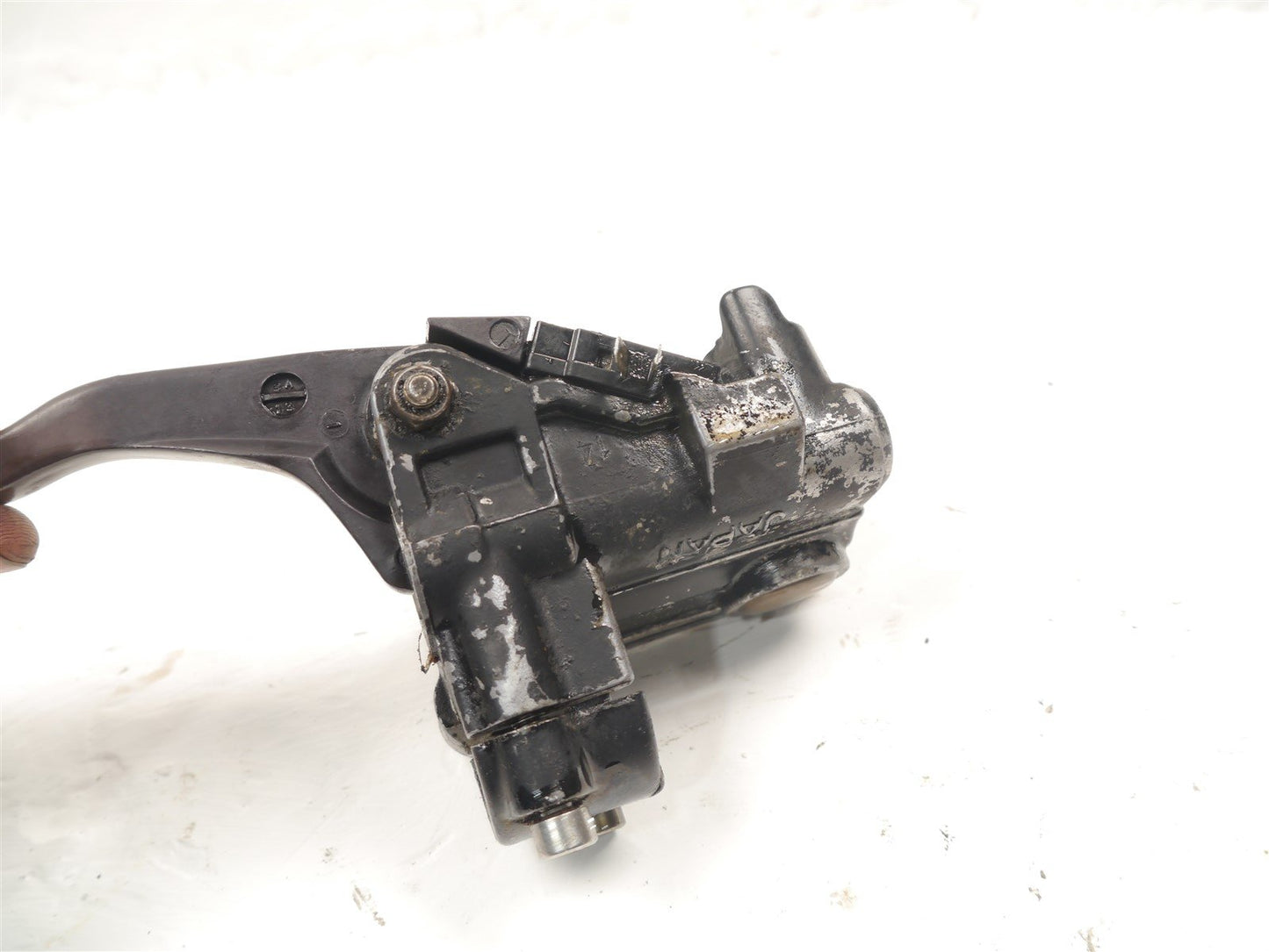 KAWASAKI Z550 F FRONT BRAKE MASTER CYLINDER (FOR REBUILD)