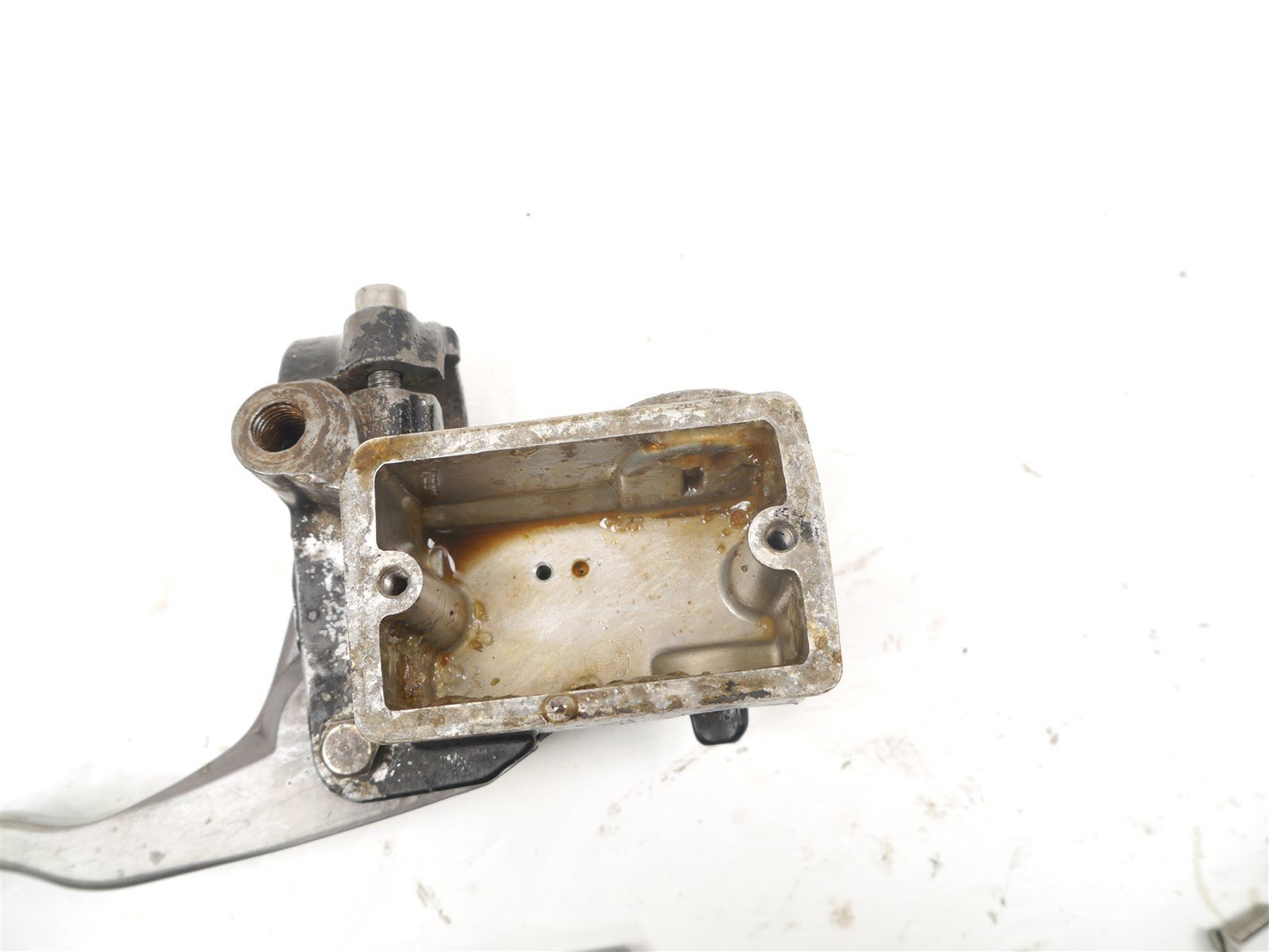 KAWASAKI Z550 F FRONT BRAKE MASTER CYLINDER (FOR REBUILD)