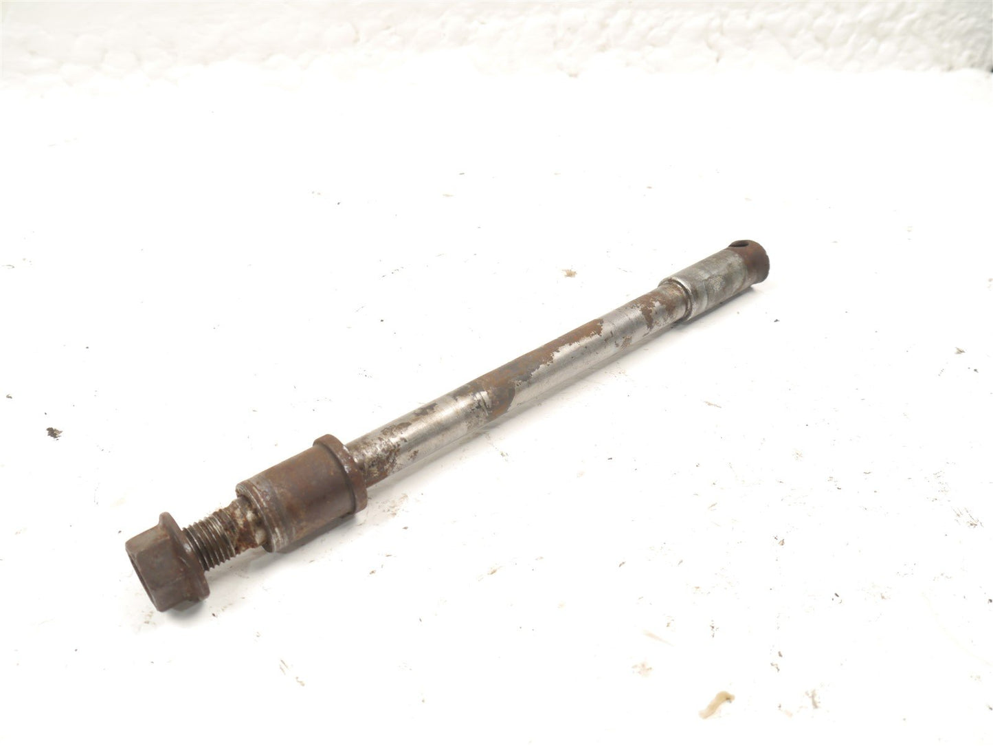 KAWASAKI Z550 F FRONT WHEEL SPINDLE