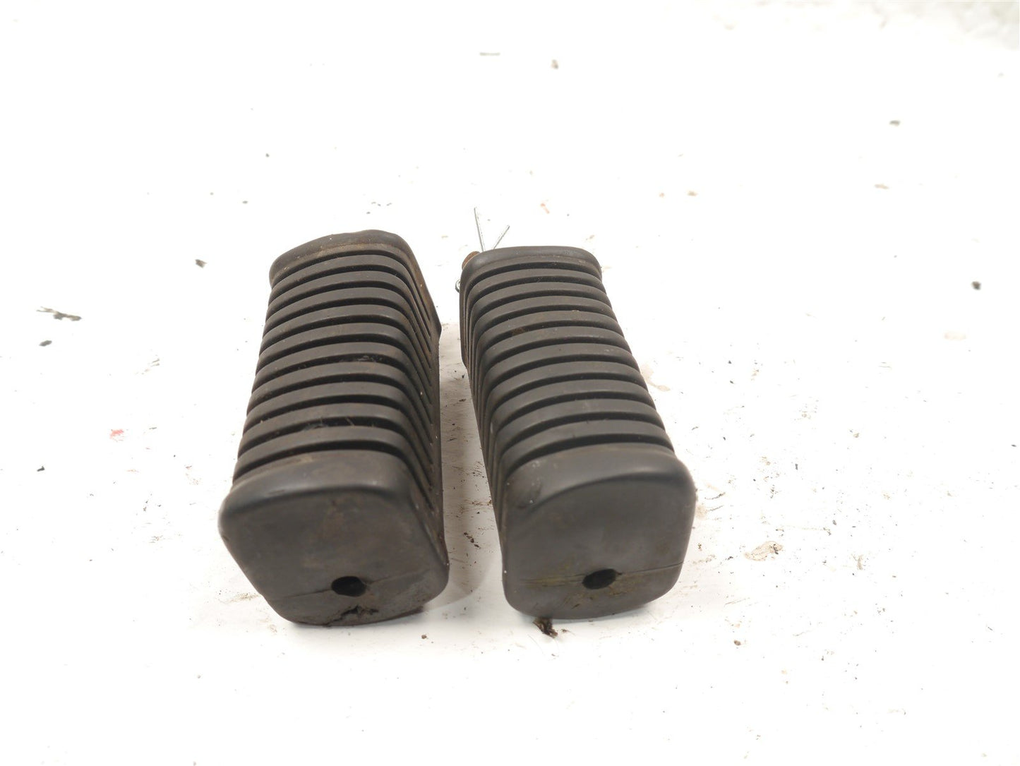 KAWASAKI Z550 F FRONT FOOTRESTS PEGS