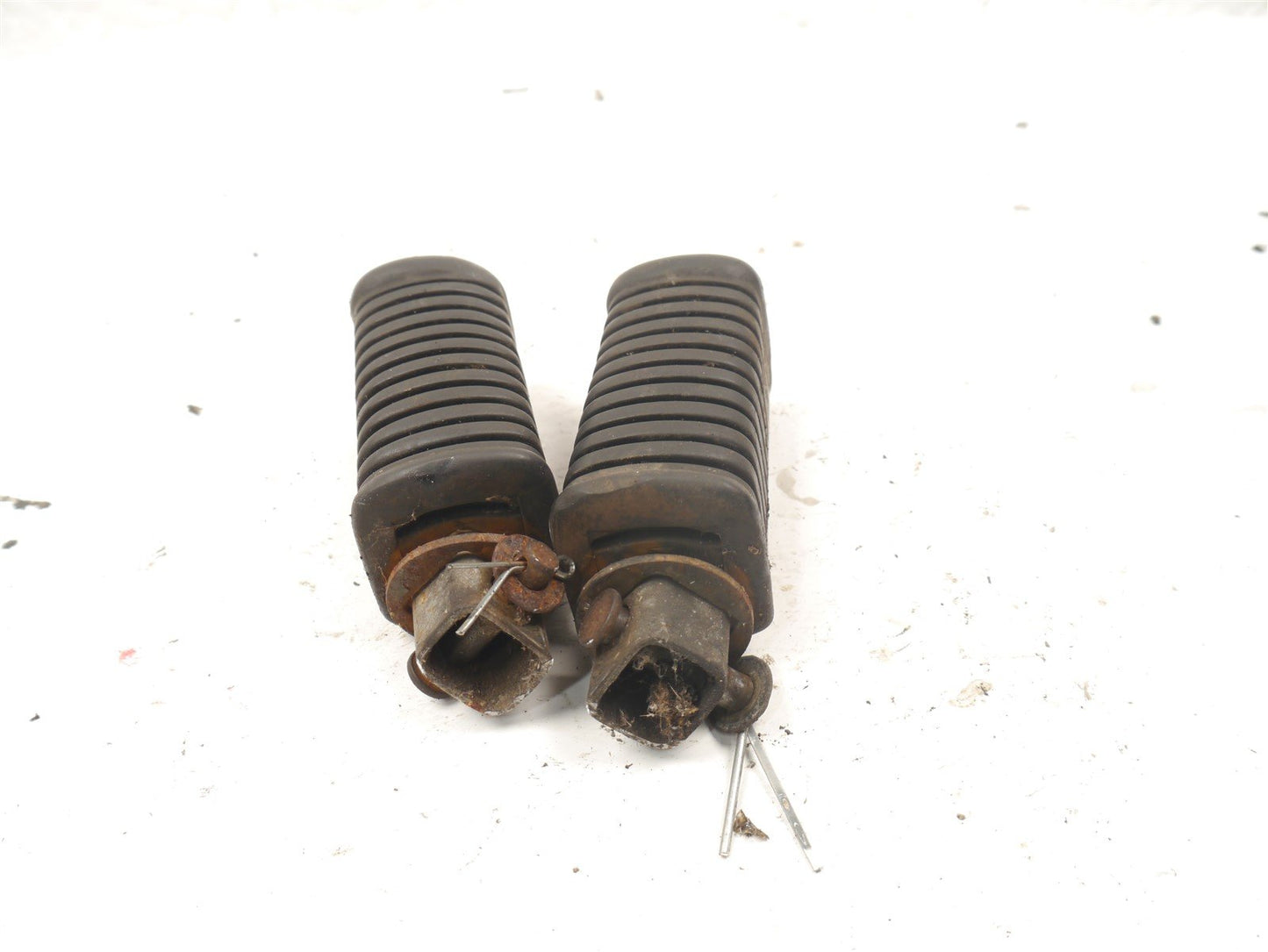 KAWASAKI Z550 F FRONT FOOTRESTS PEGS