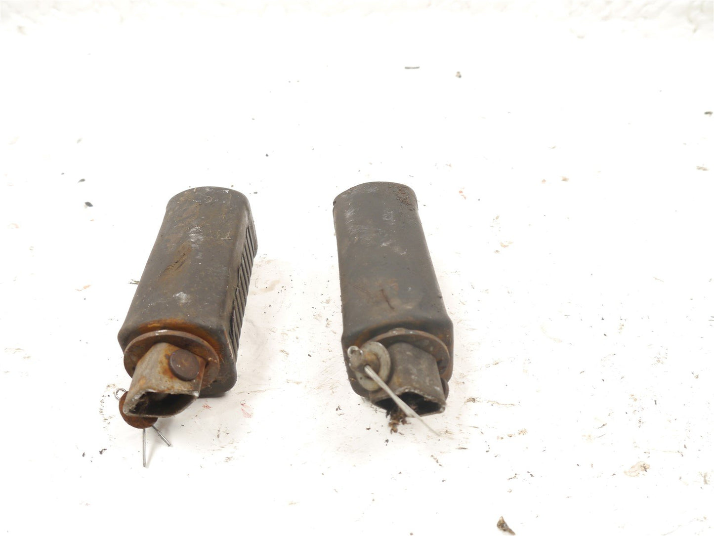 KAWASAKI Z550 F FRONT FOOTRESTS PEGS