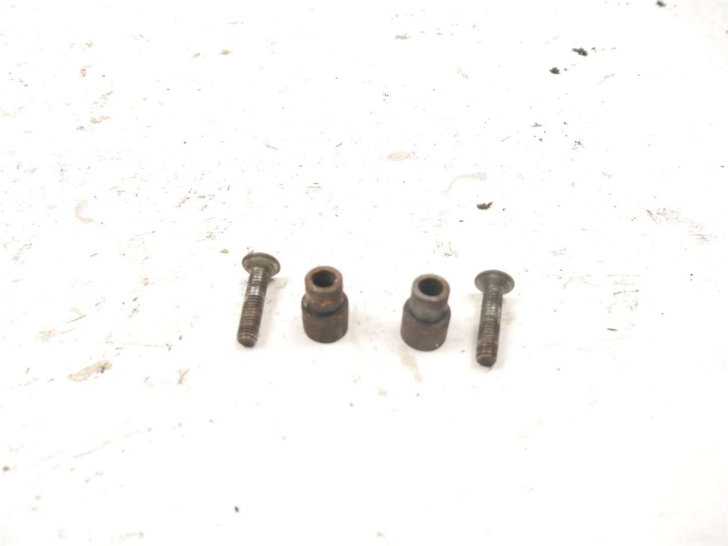KAWASAKI Z550 F PASSENGER GRAB RAIL LOCATING BOBBINS & SCREWS