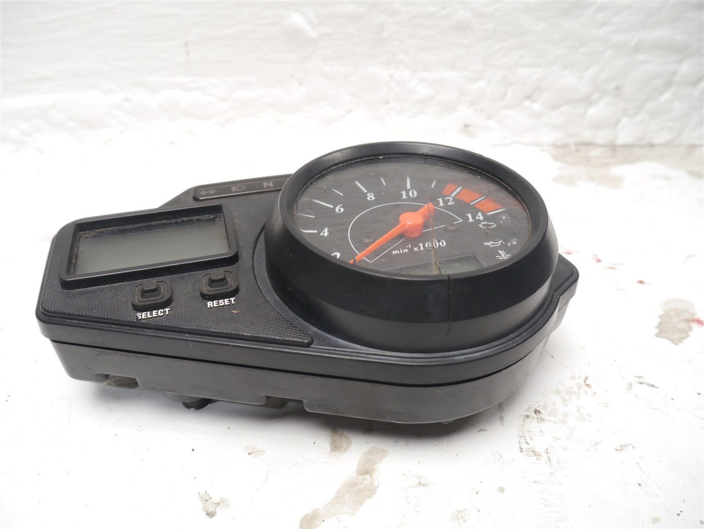 TRIUMPH DAYTONA 955i 2002-2006 CLOCKS INSTRUMENTS (CRACKED)