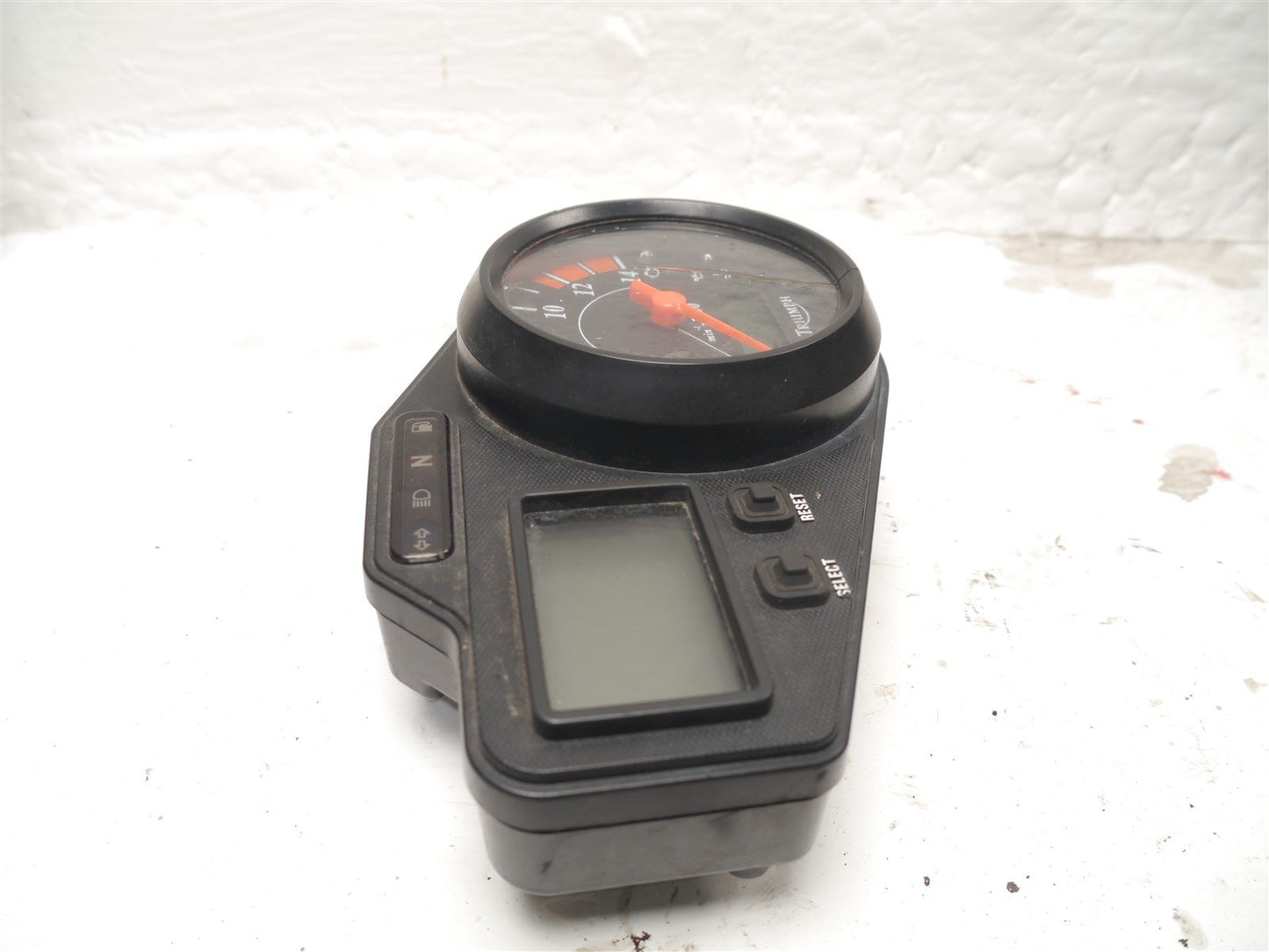 TRIUMPH DAYTONA 955i 2002-2006 CLOCKS INSTRUMENTS (CRACKED)