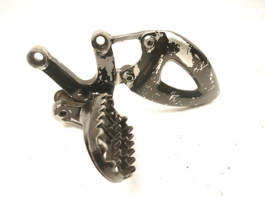 TRIUMPH DAYTONA 955i 2002-2006 FRONT LEFT FOOTREST HANGER & PEG